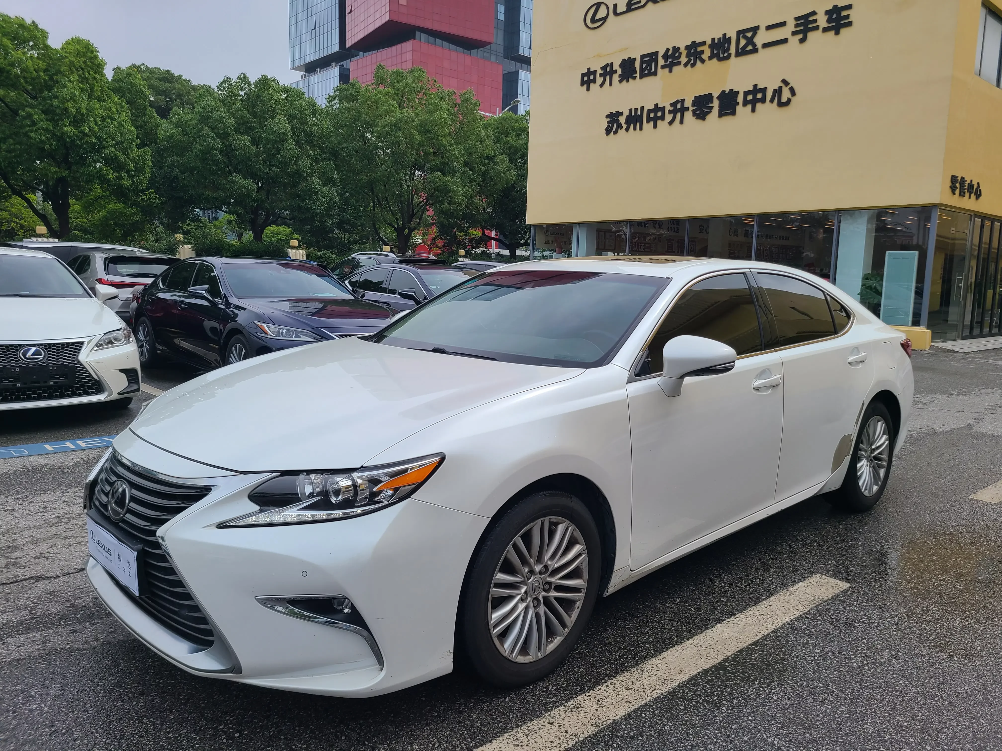 Lexus ES