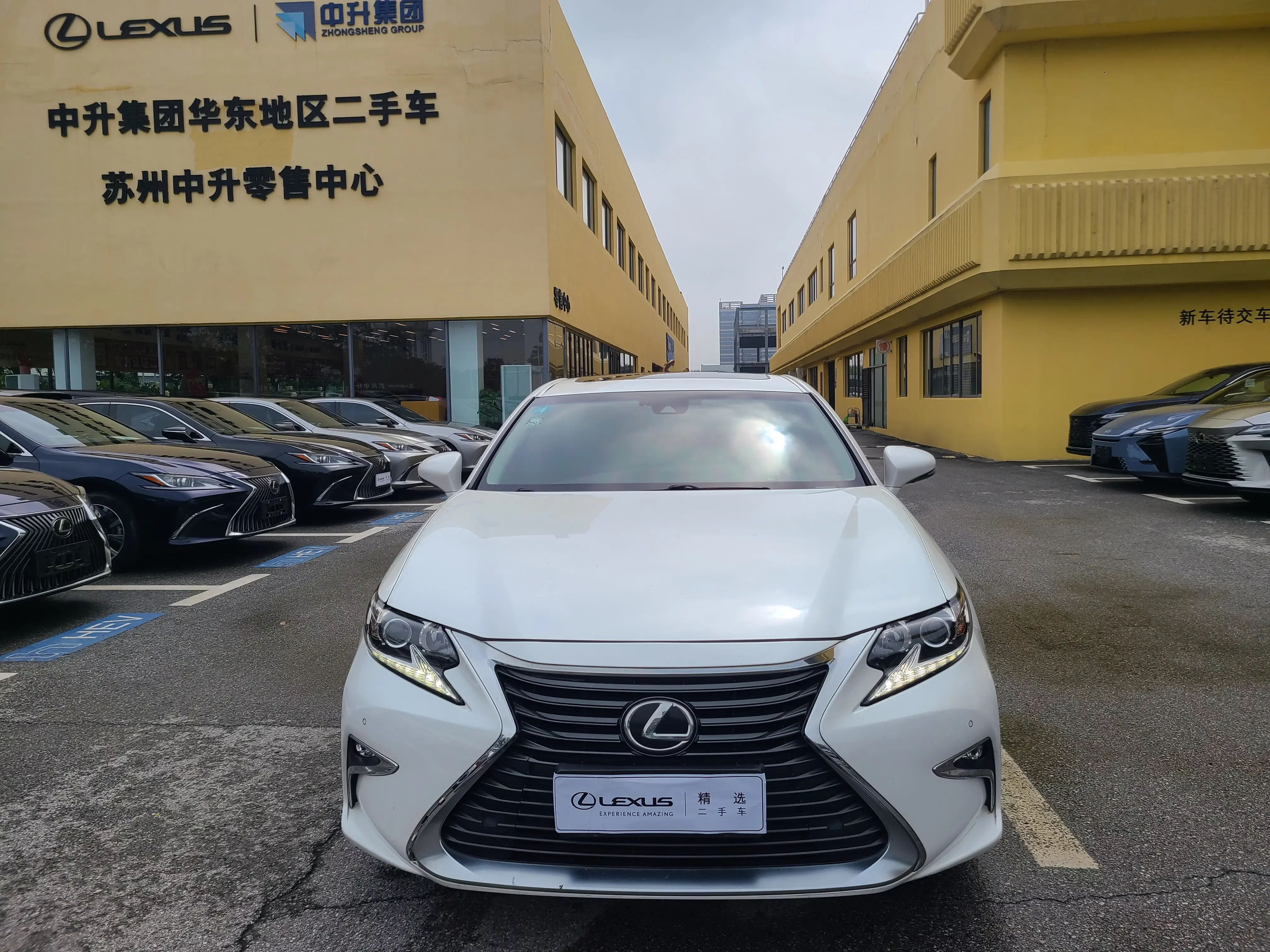 Lexus ES