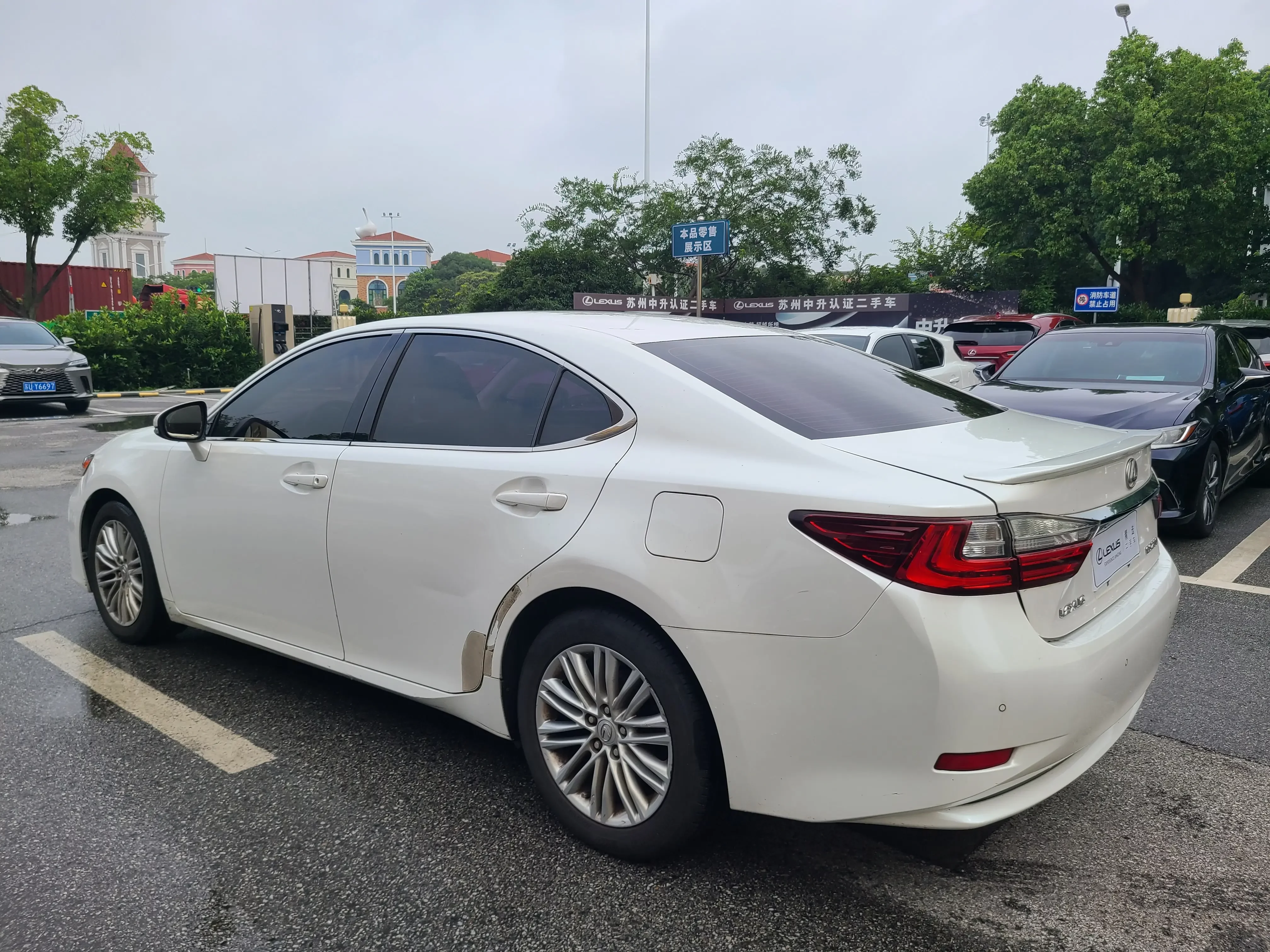Lexus ES