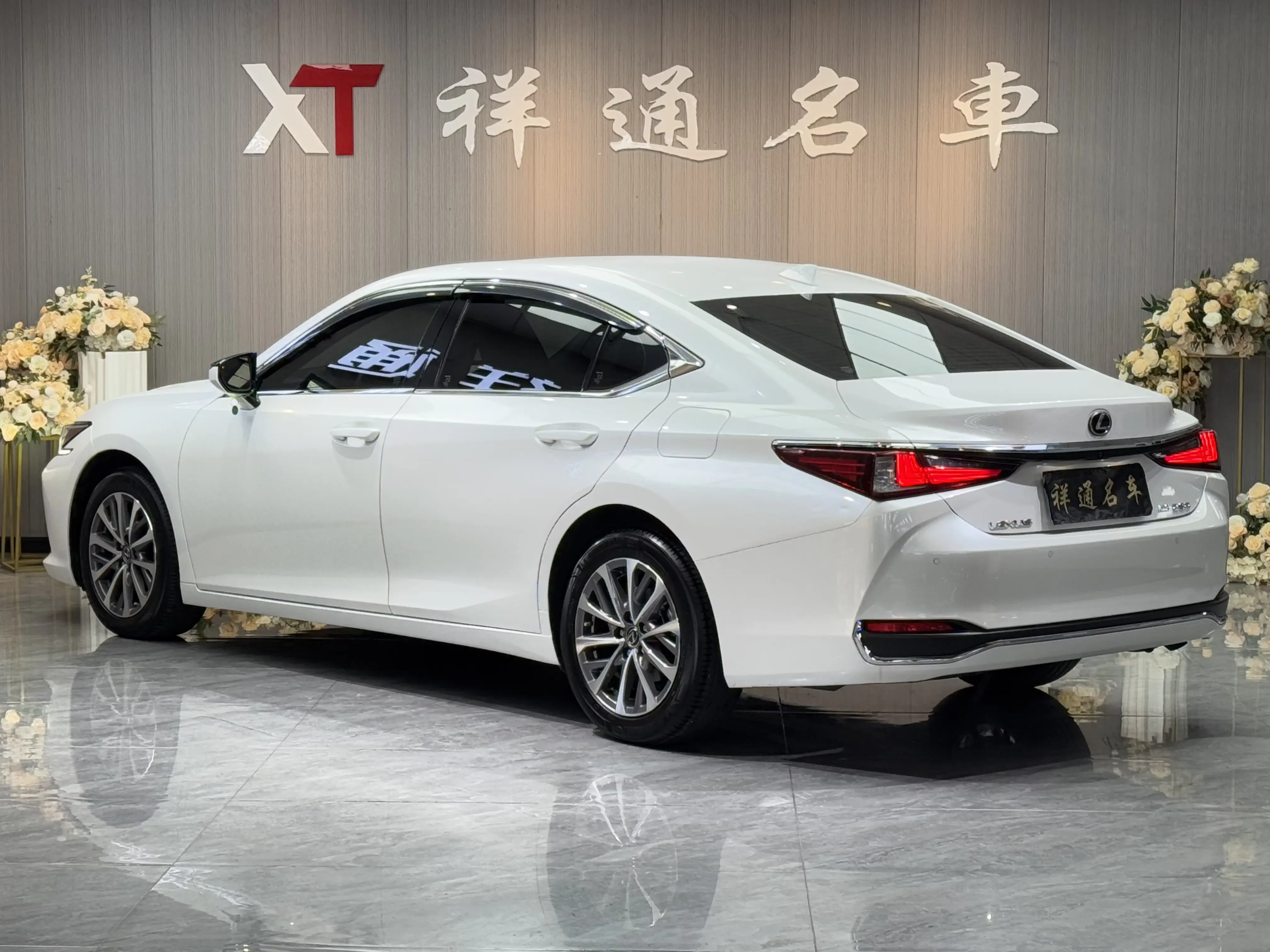 Lexus ES