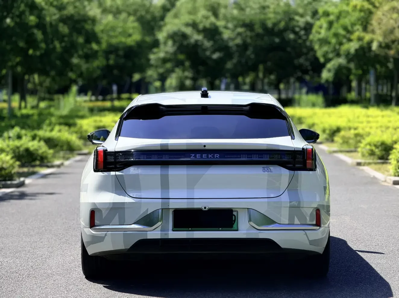 ZEEKR 001