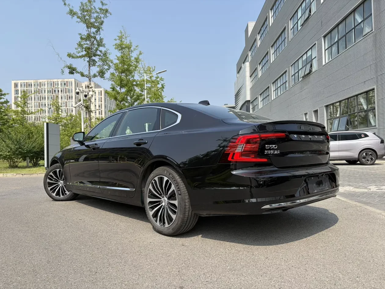 Volvo S90