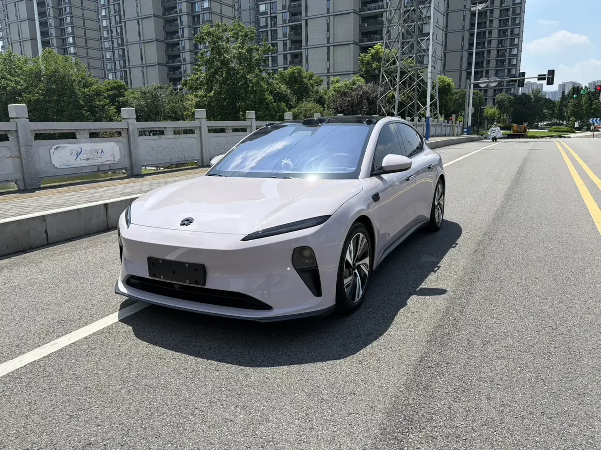 NIO ET5