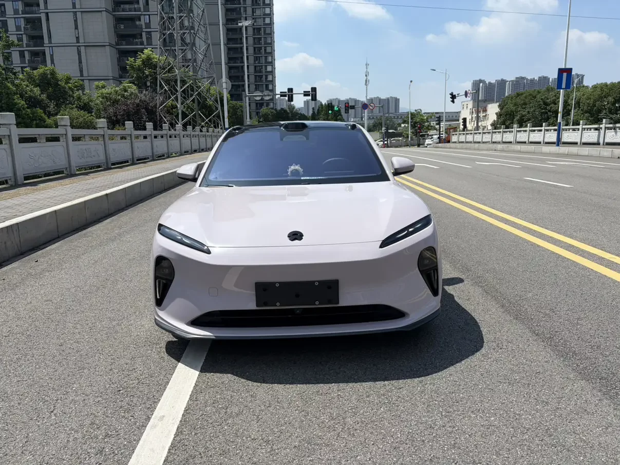 NIO ET5