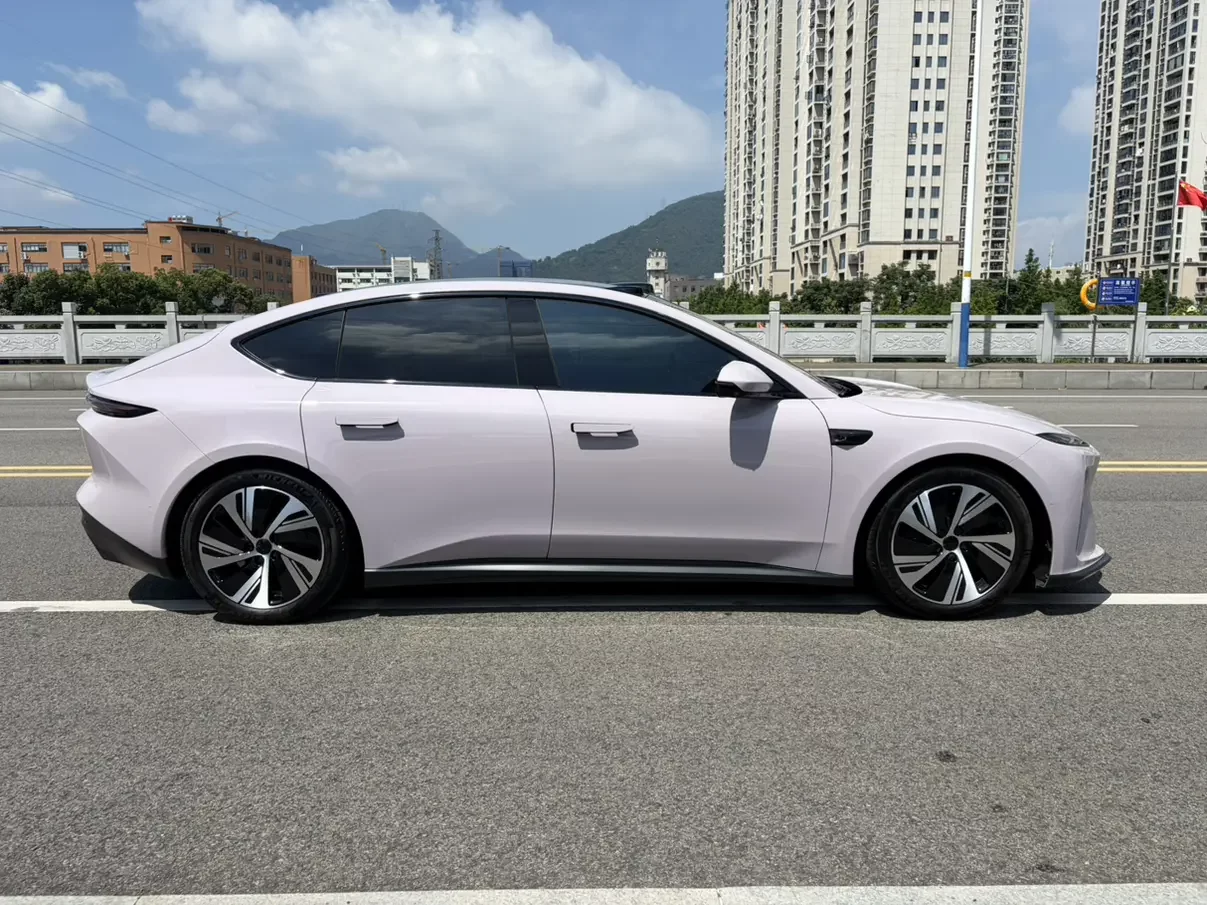 NIO ET5