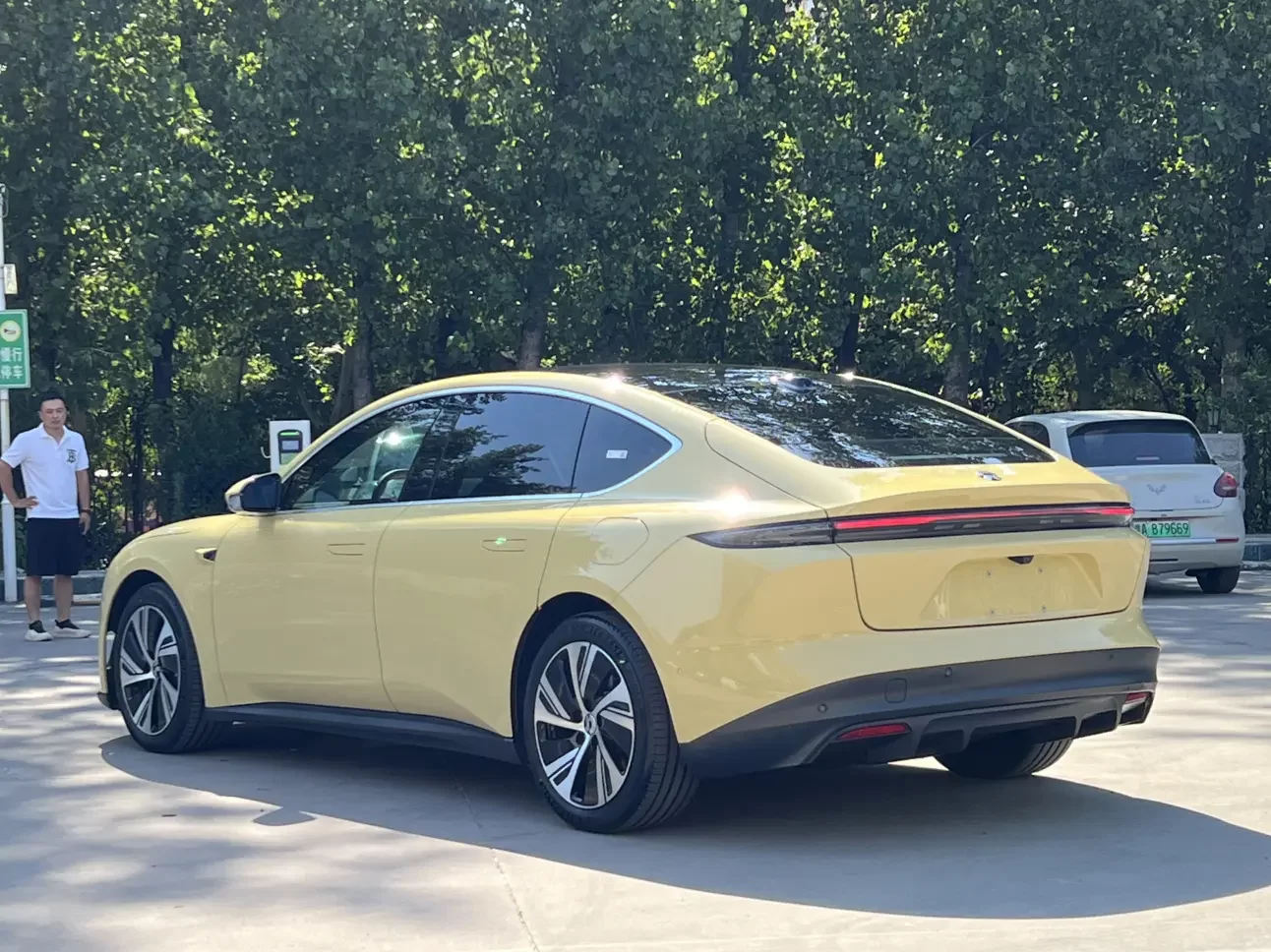 NIO ET5