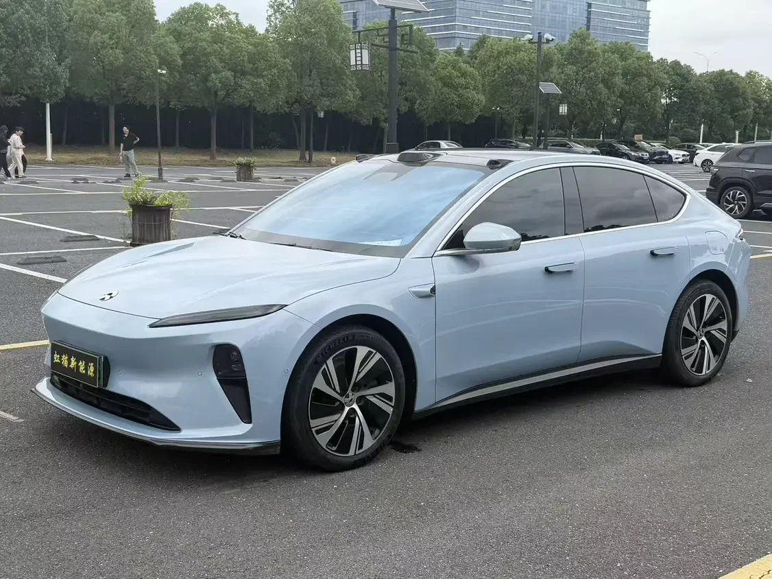 NIO ET5