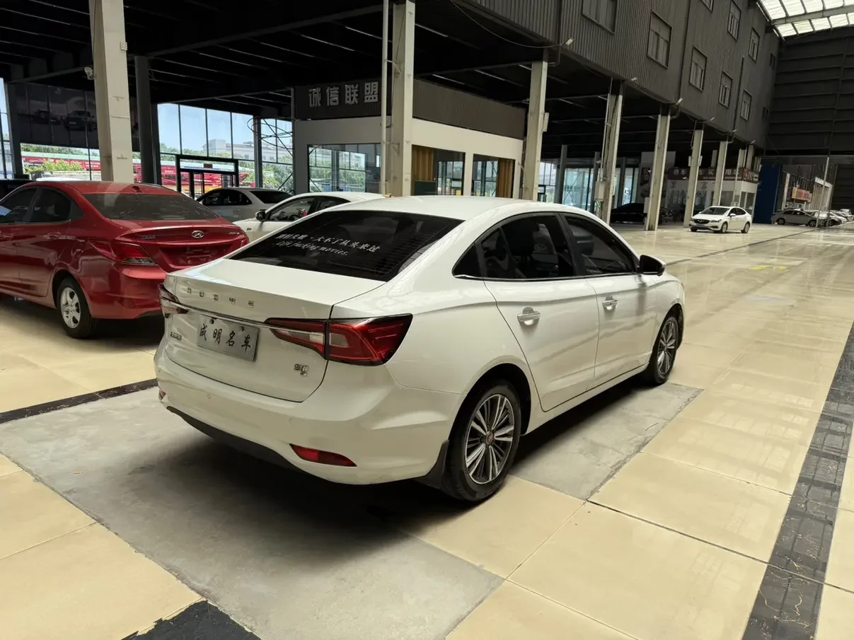 Roewe i5