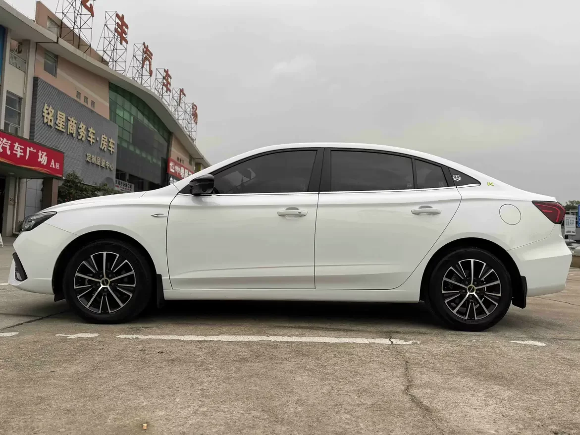 Roewe i5