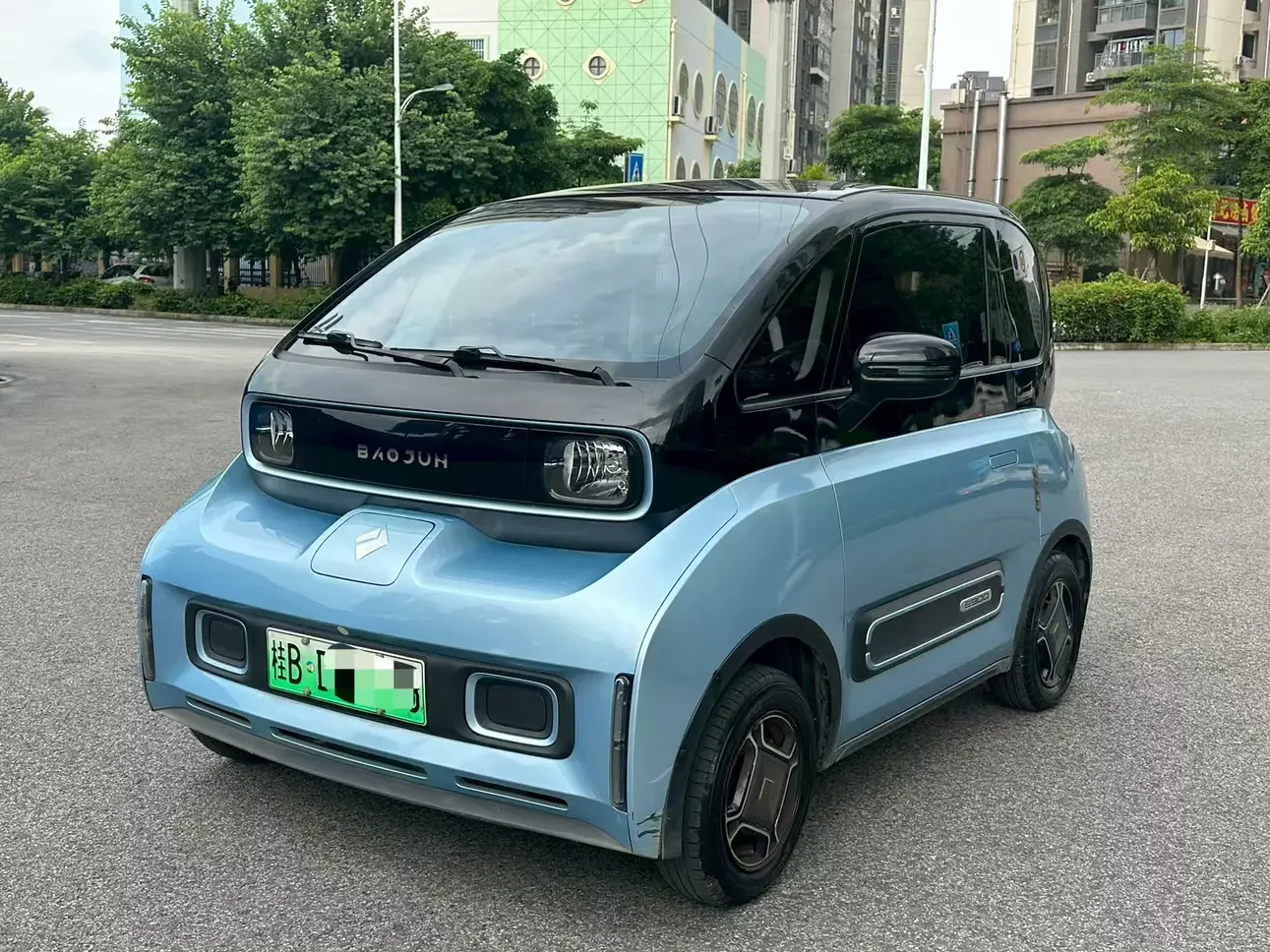 Baojun E300