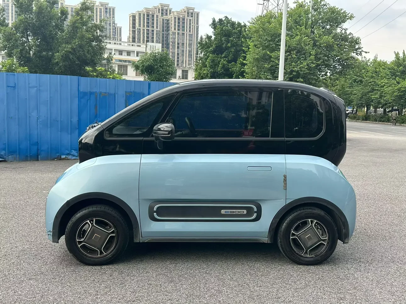 Baojun E300