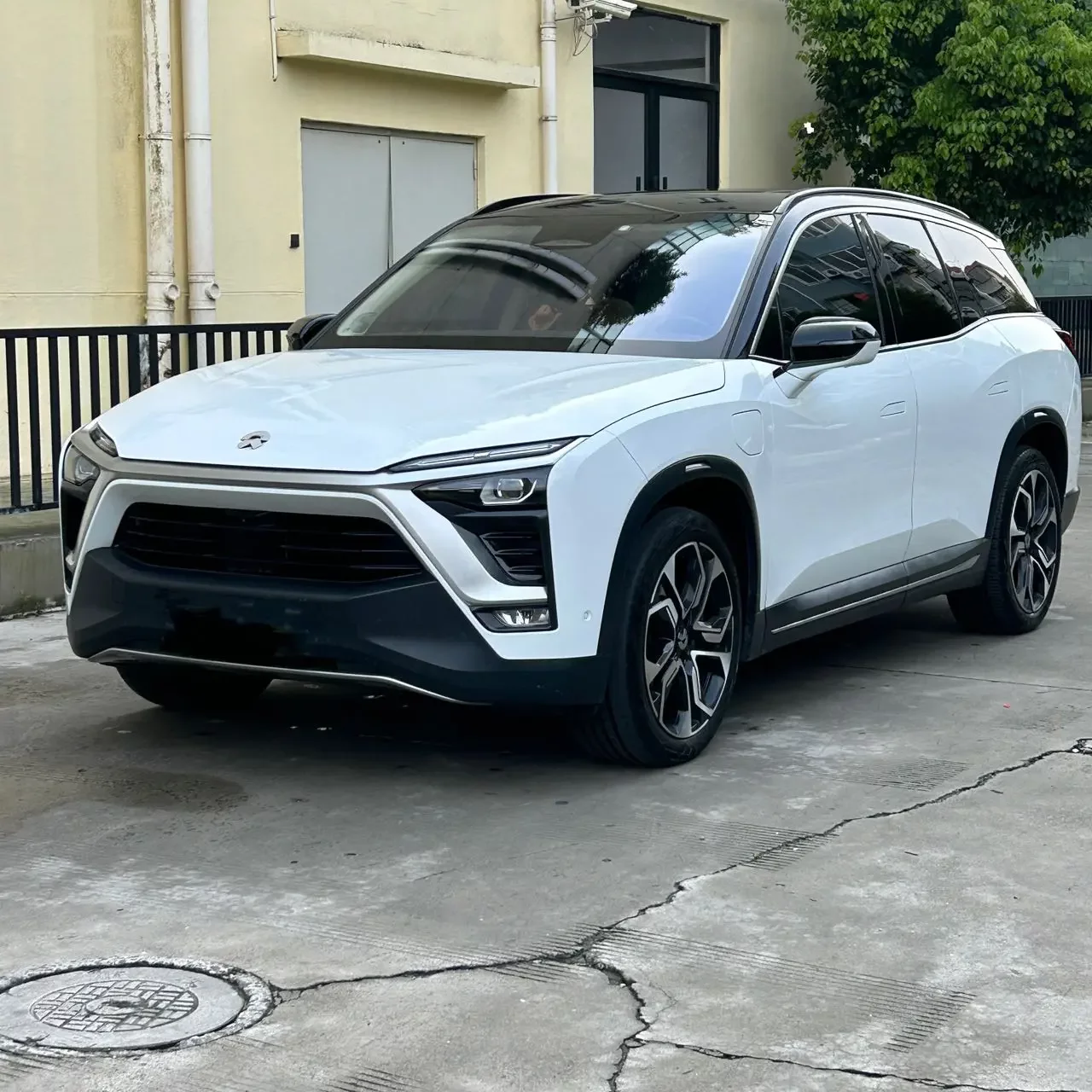 NIO ES8