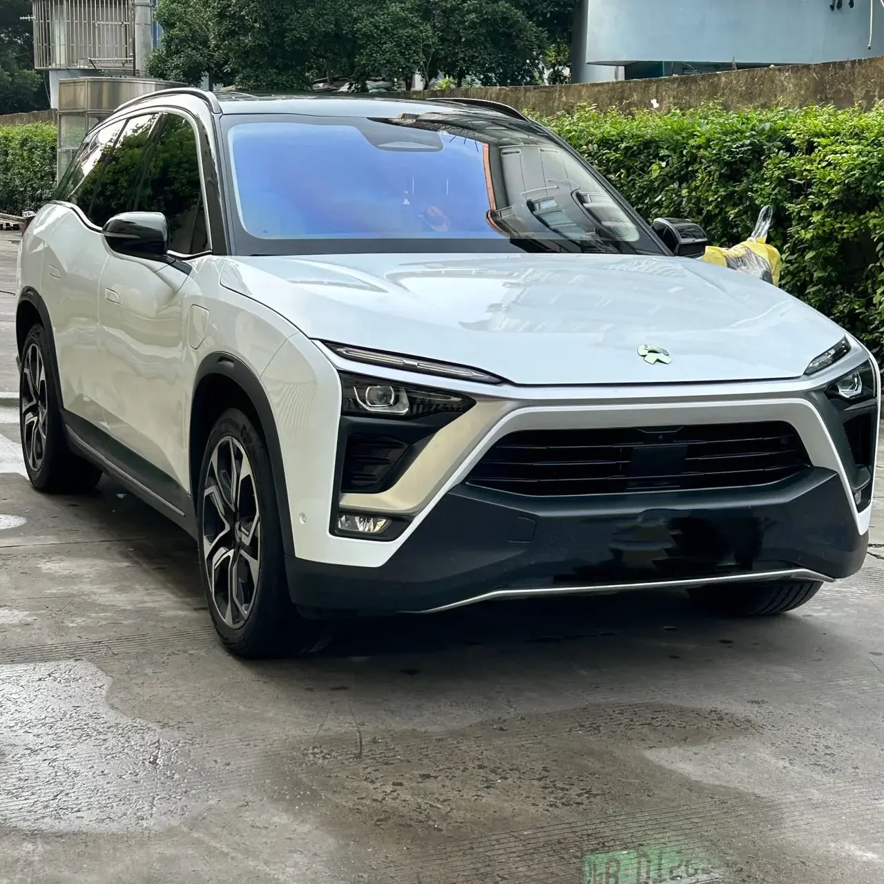 NIO ES8
