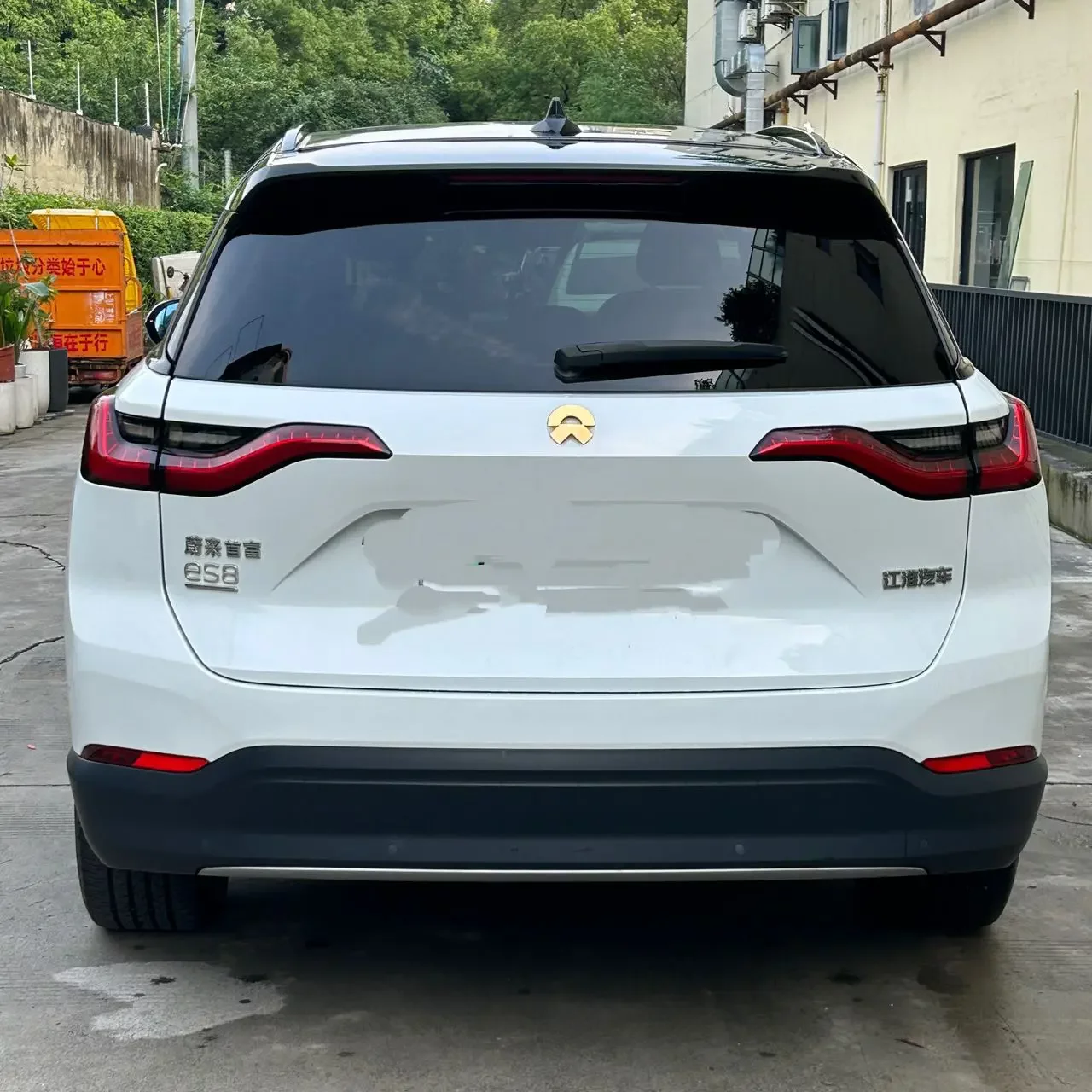 NIO ES8