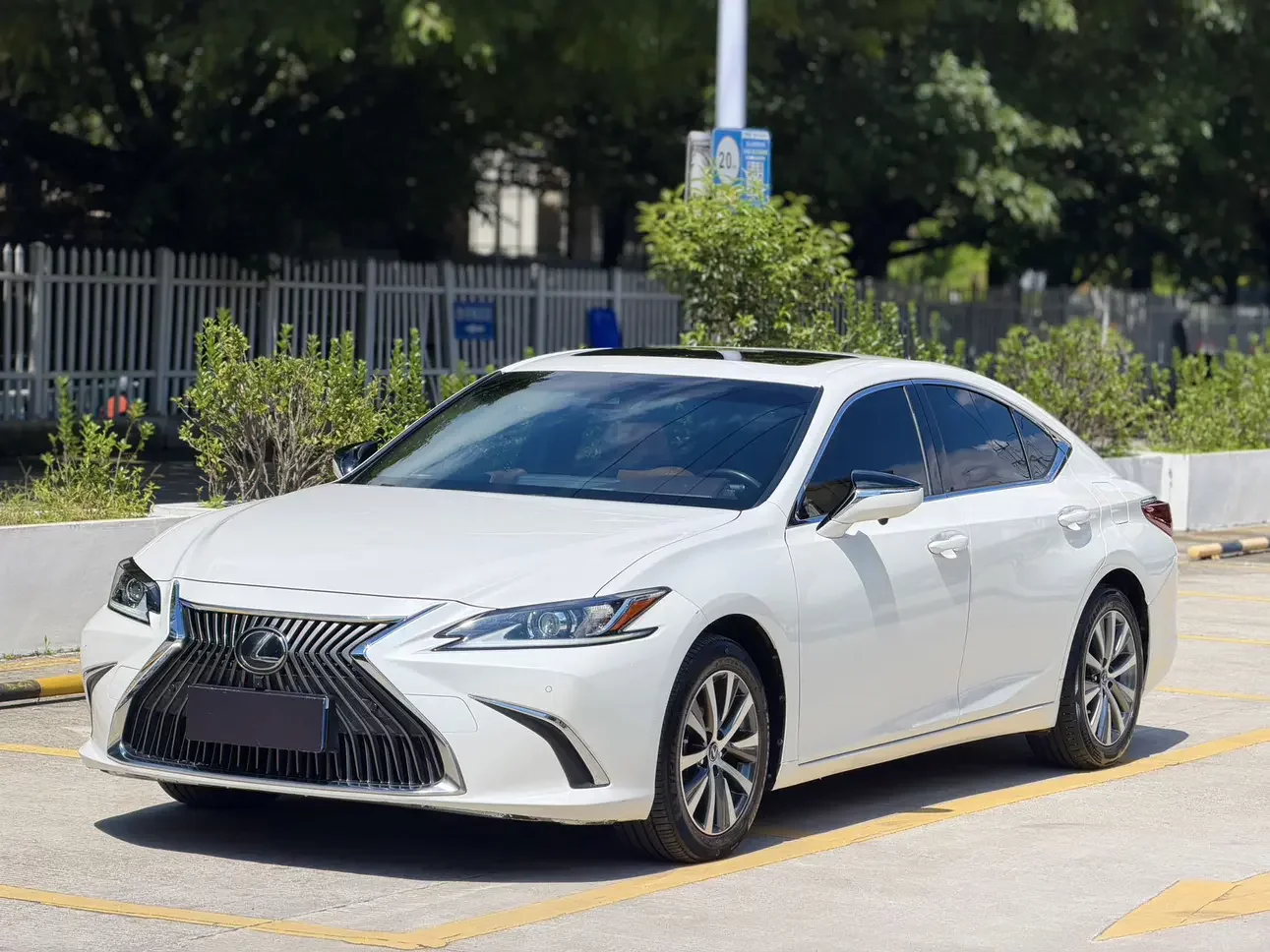 Lexus ES