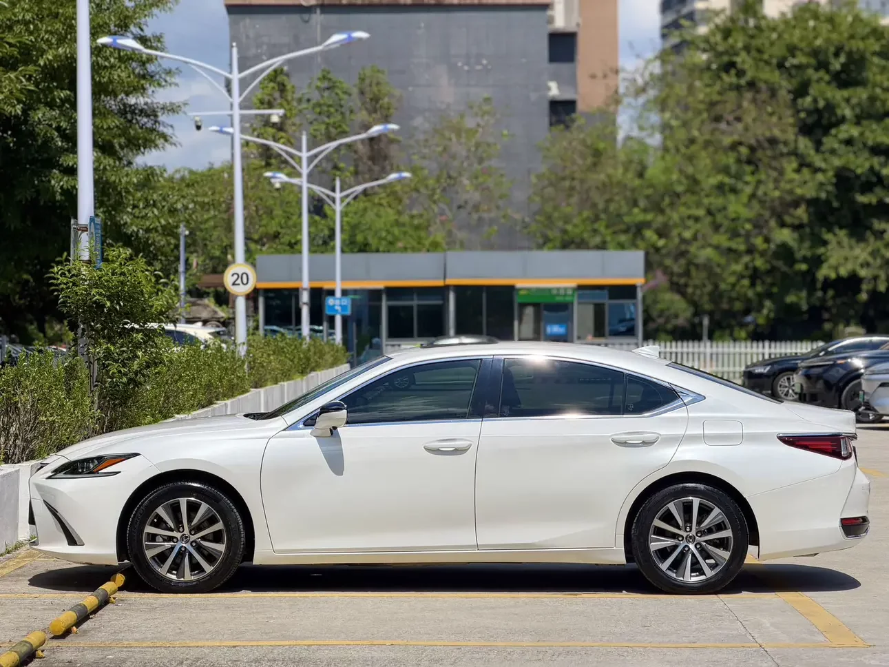 Lexus ES