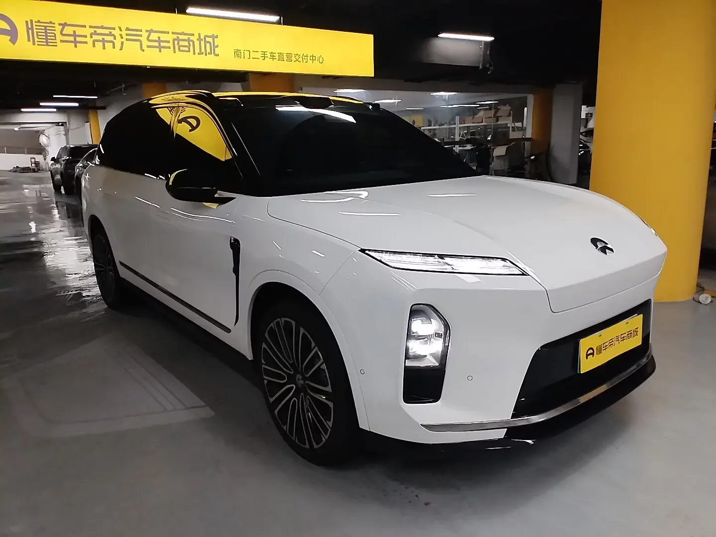 NIO ES8