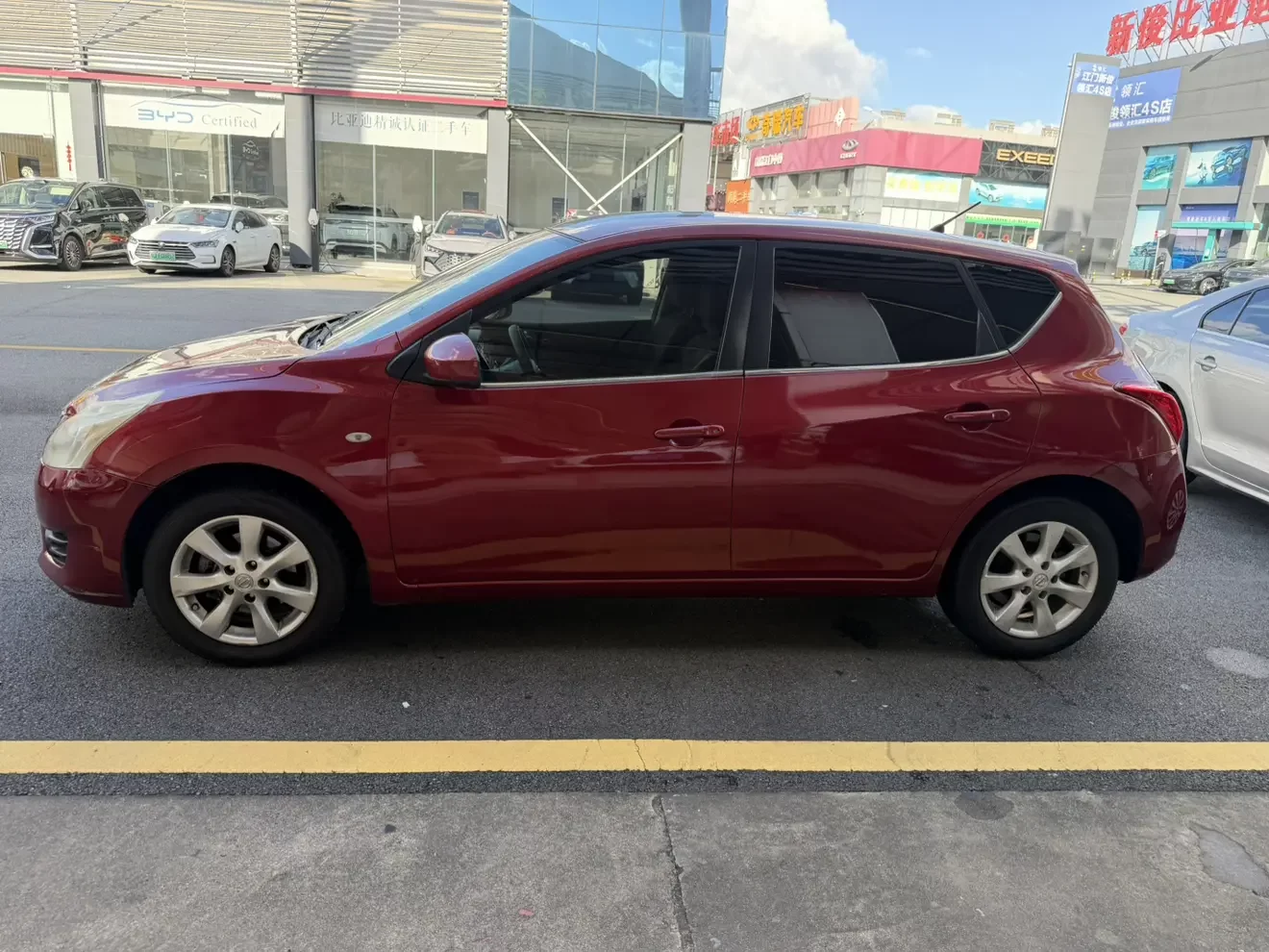 Nissan Tiida