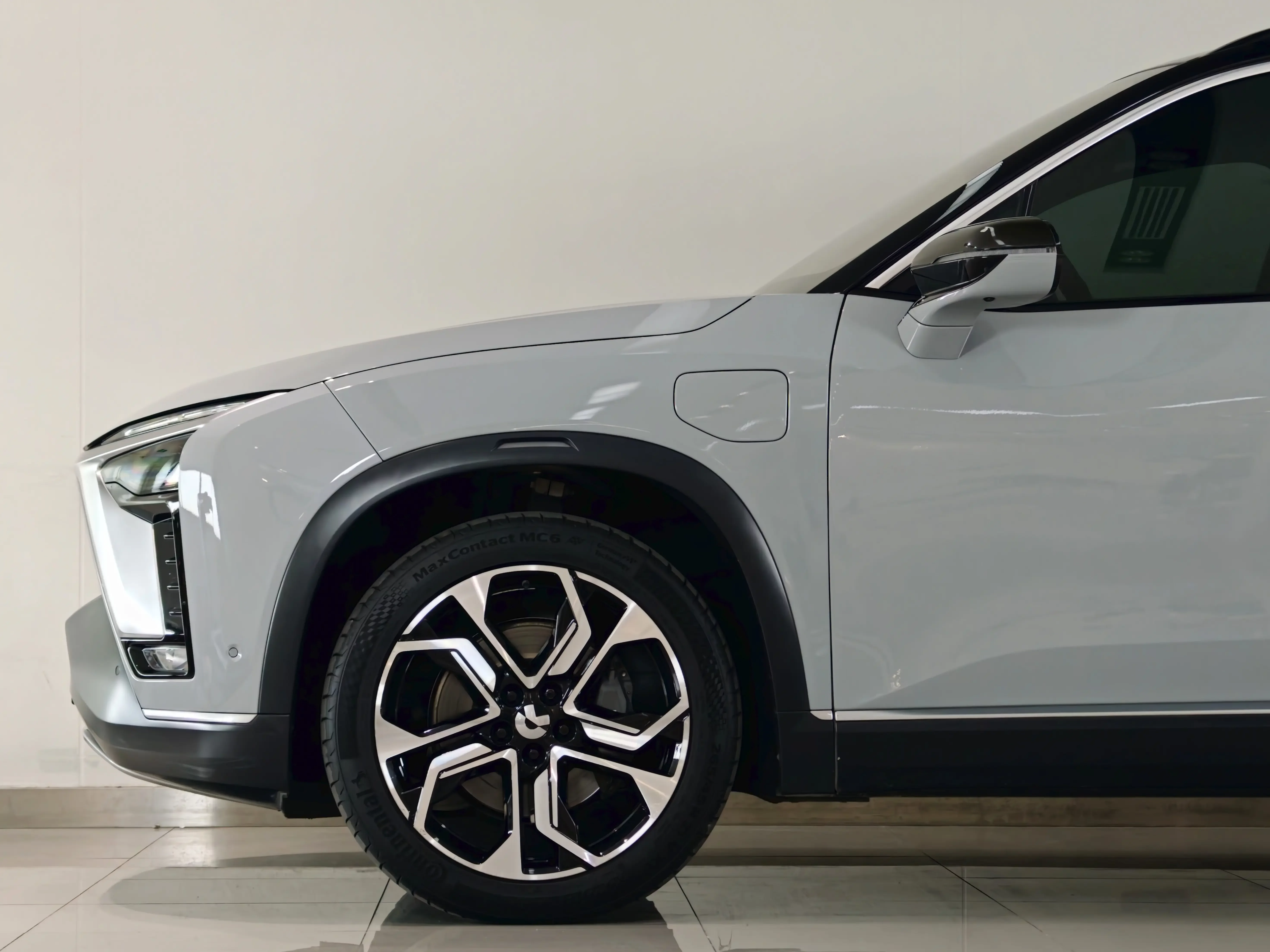 NIO ES8