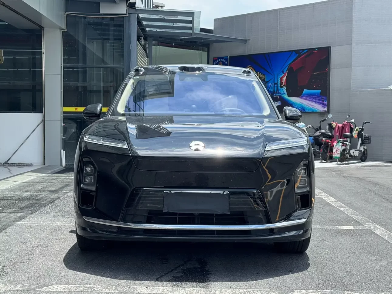 NIO ES8