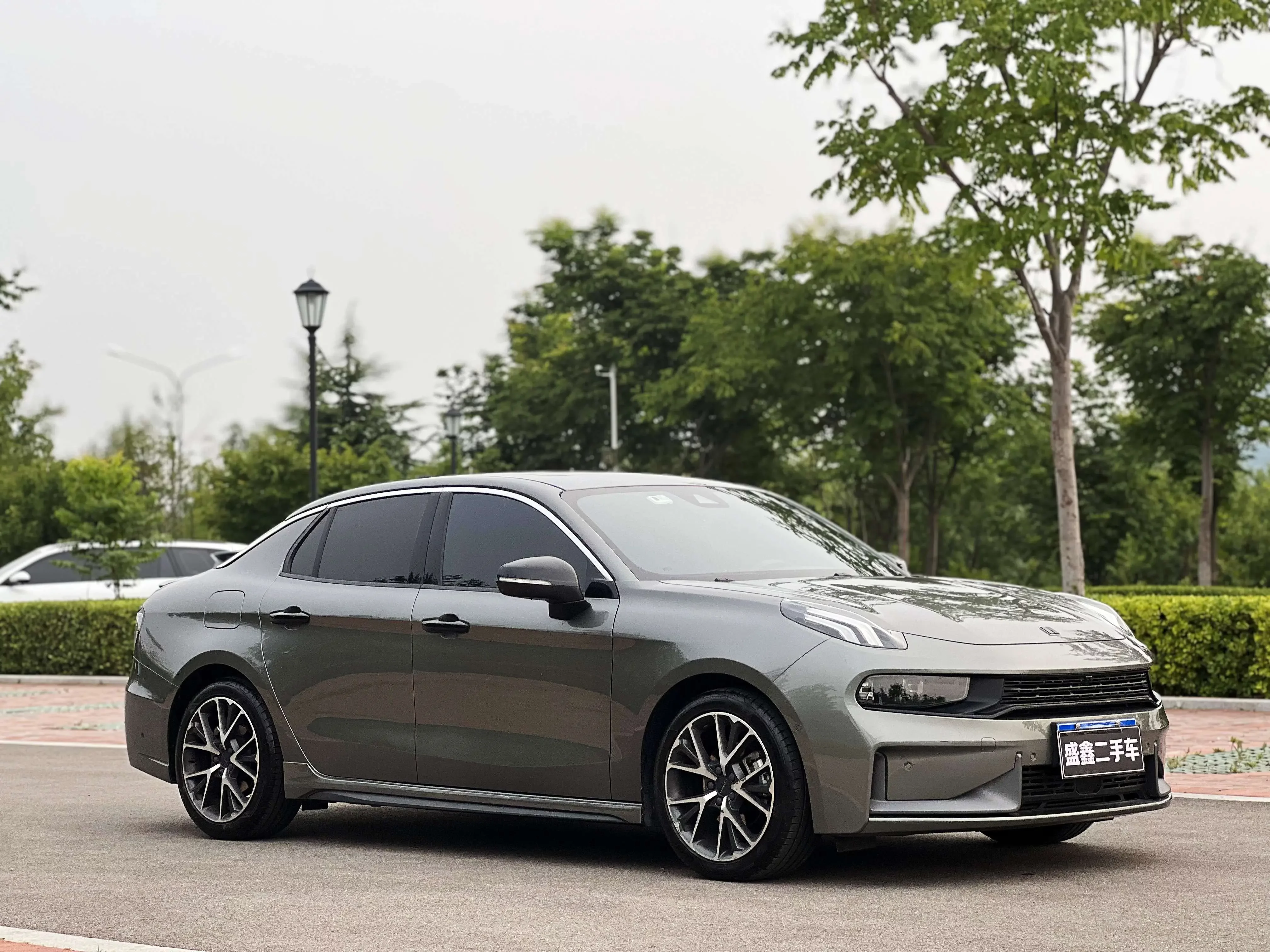 Lynk & Co 03