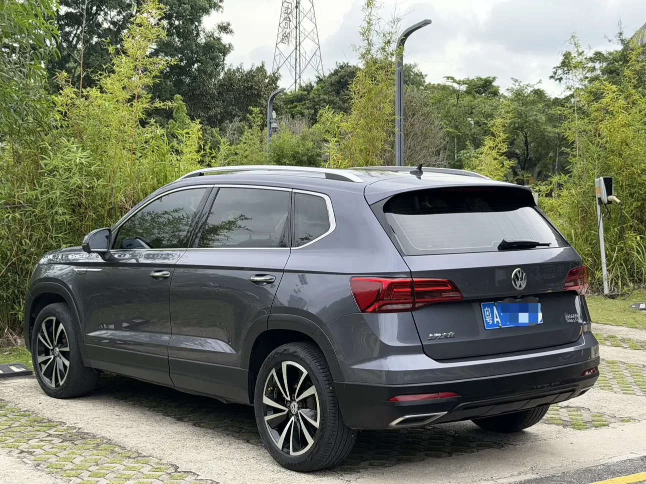Volkswagen Tharu