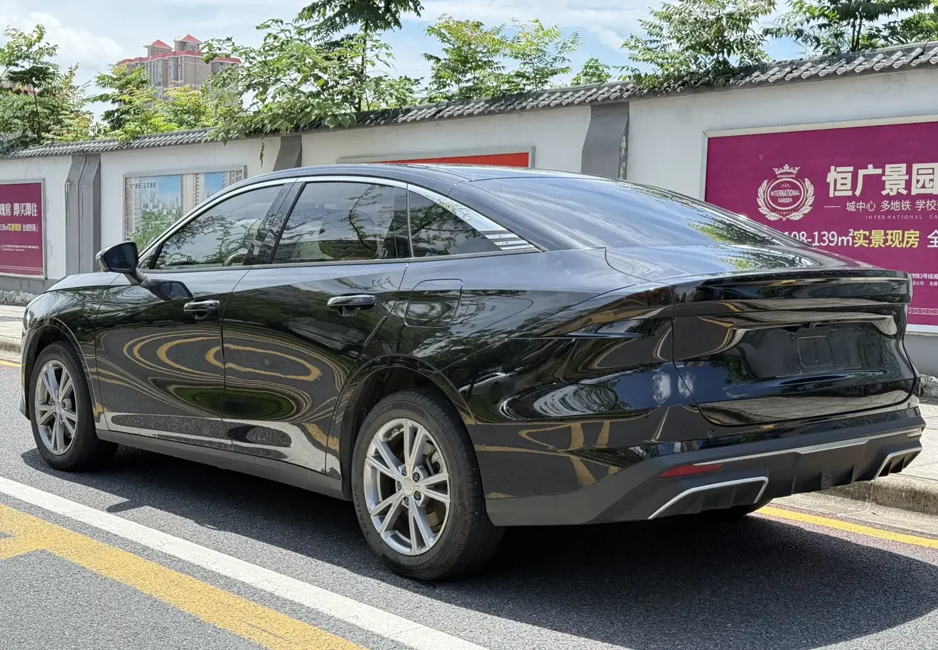 Geely Galaxy L6
