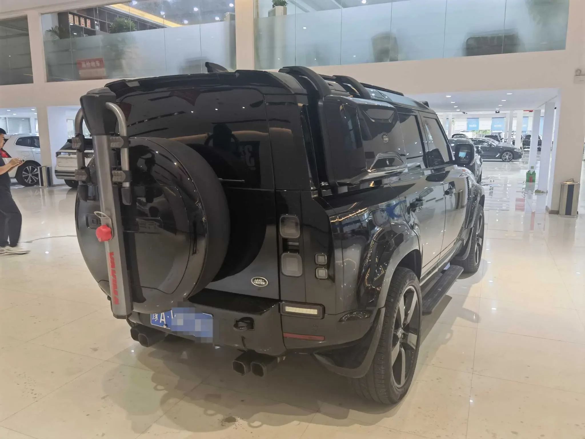 Land Rover guard