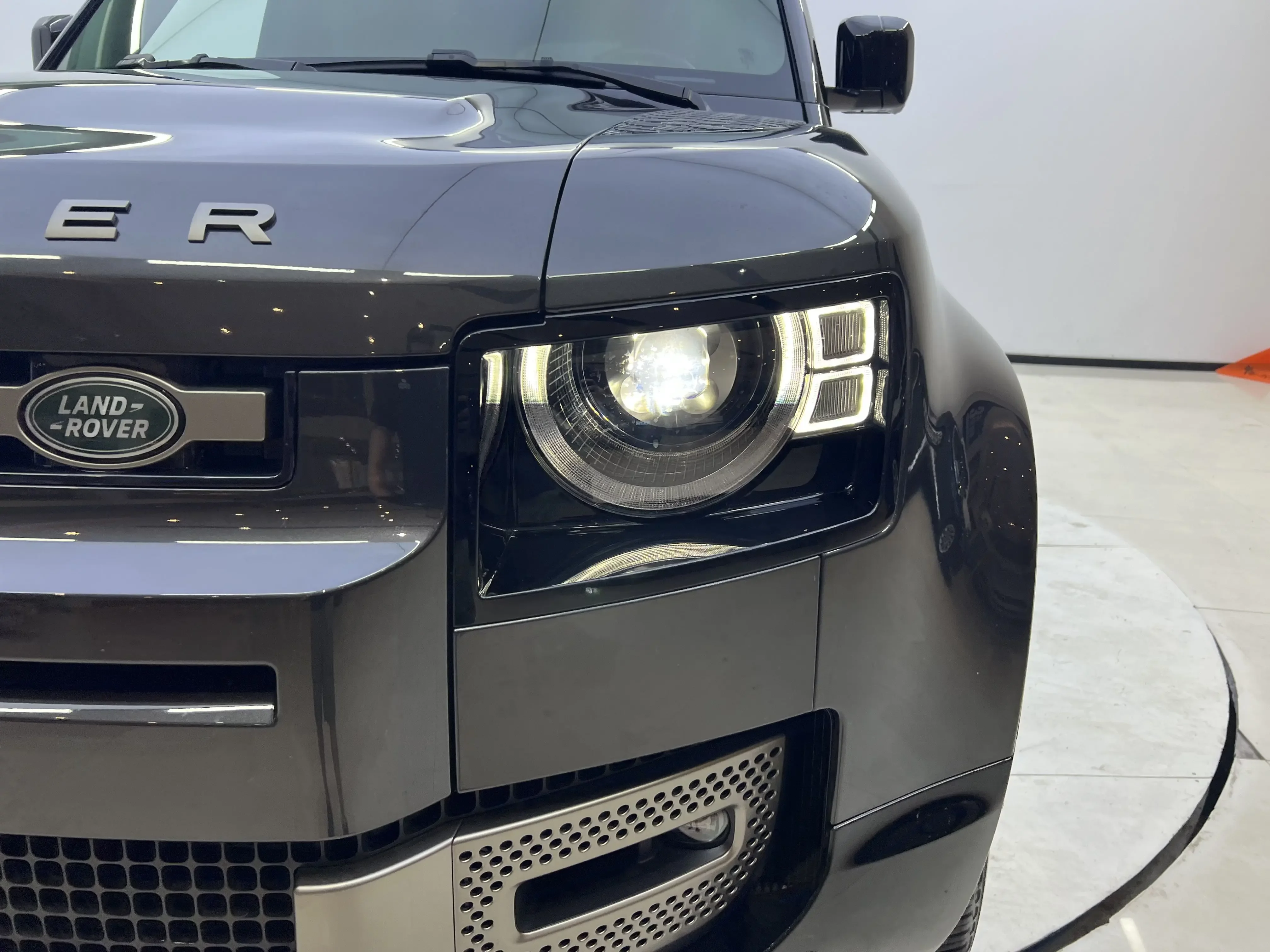 Land Rover guard