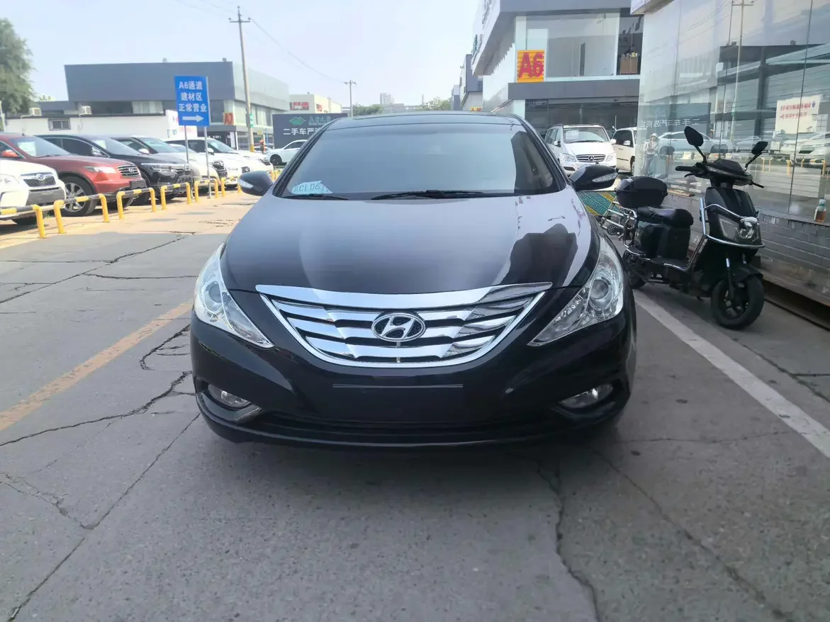 Hyundai sonata eight