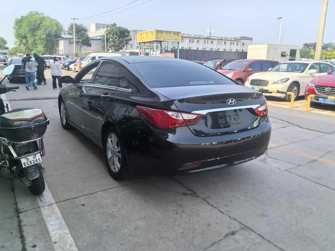 Hyundai sonata eight