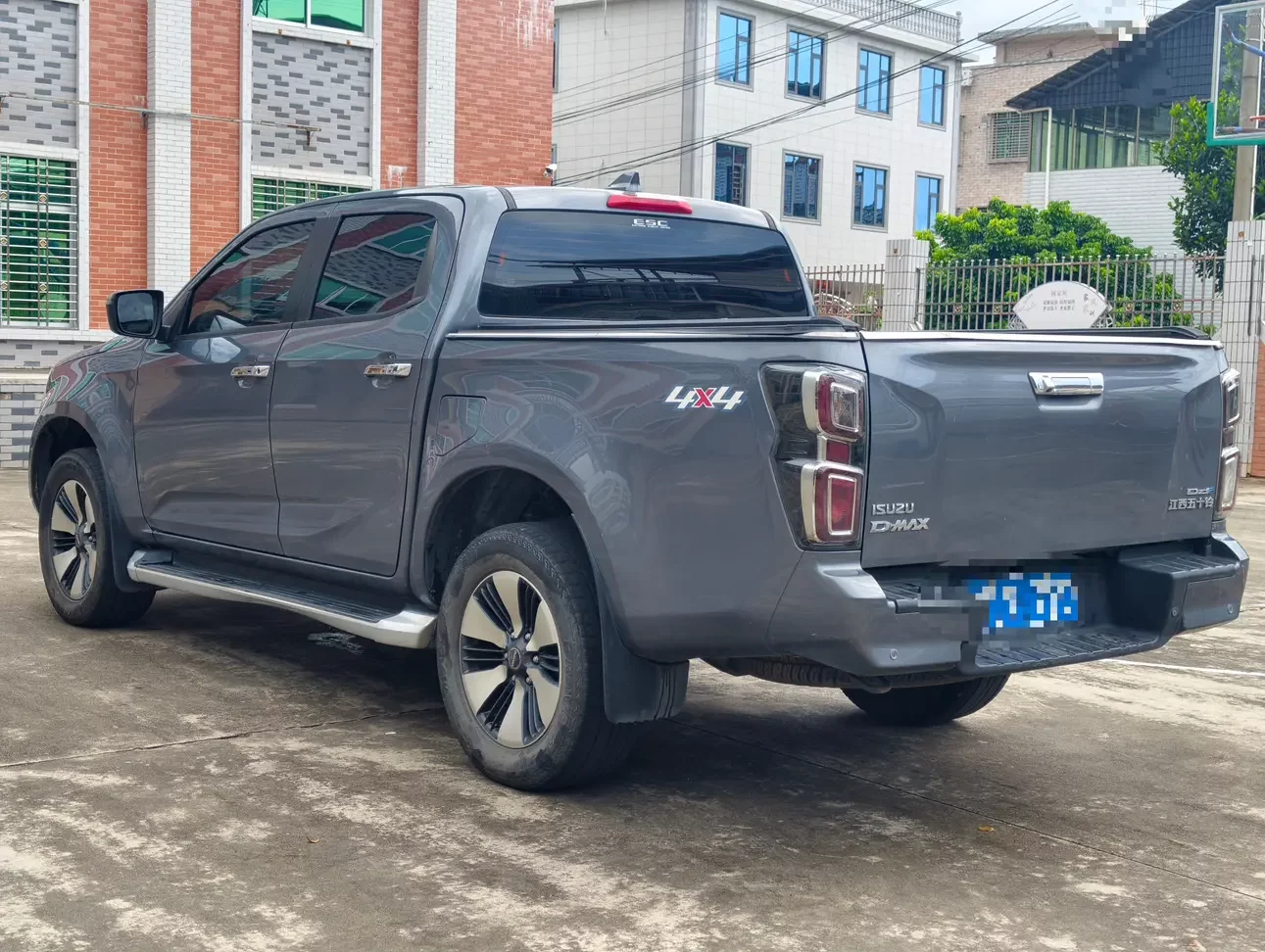 Isuzu D-MAX