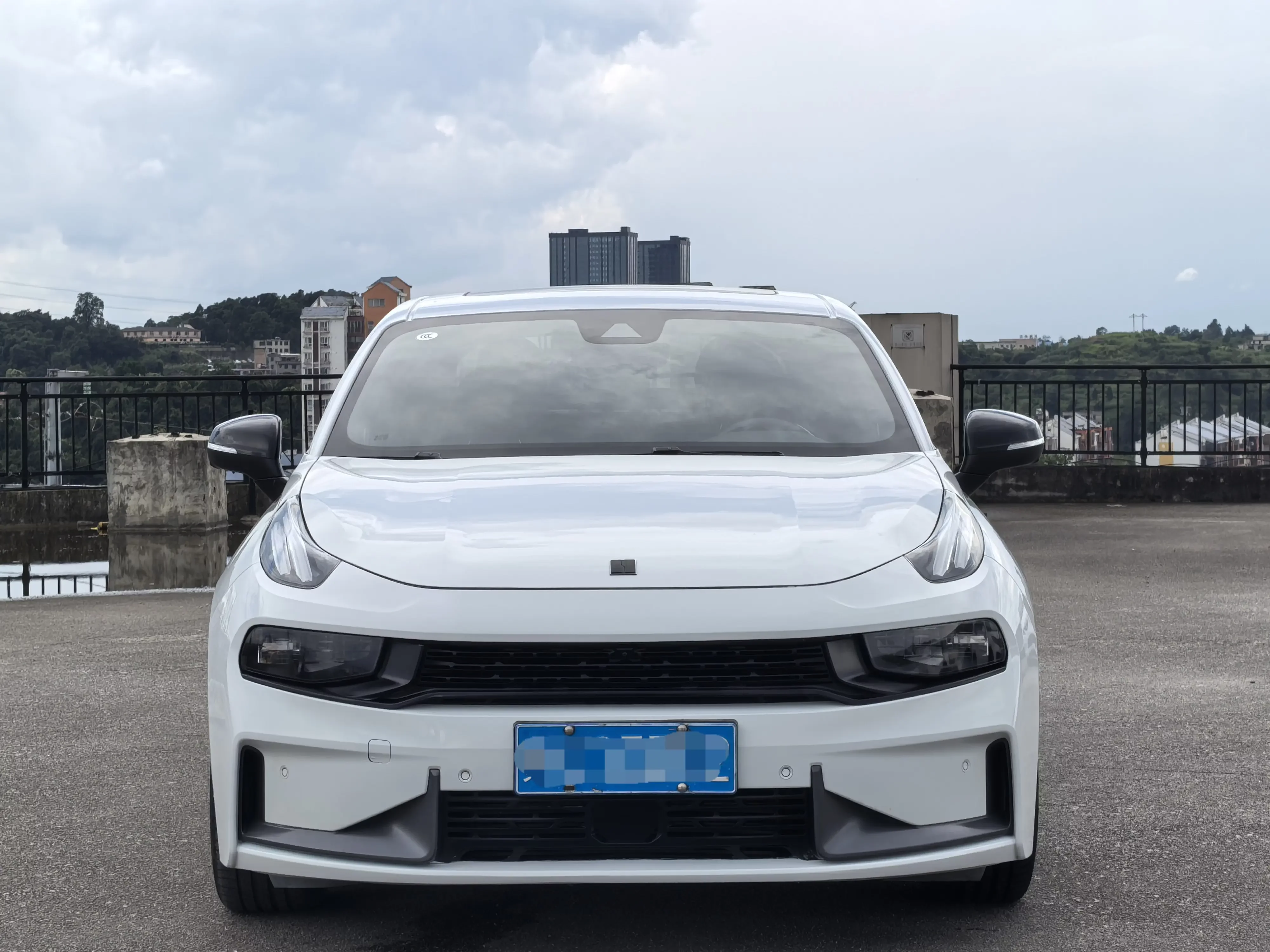 Lynk & Co 03
