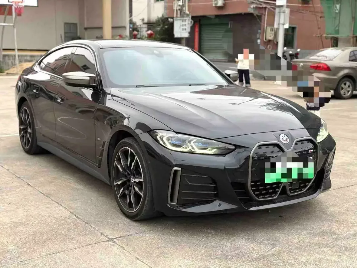 BMW i4