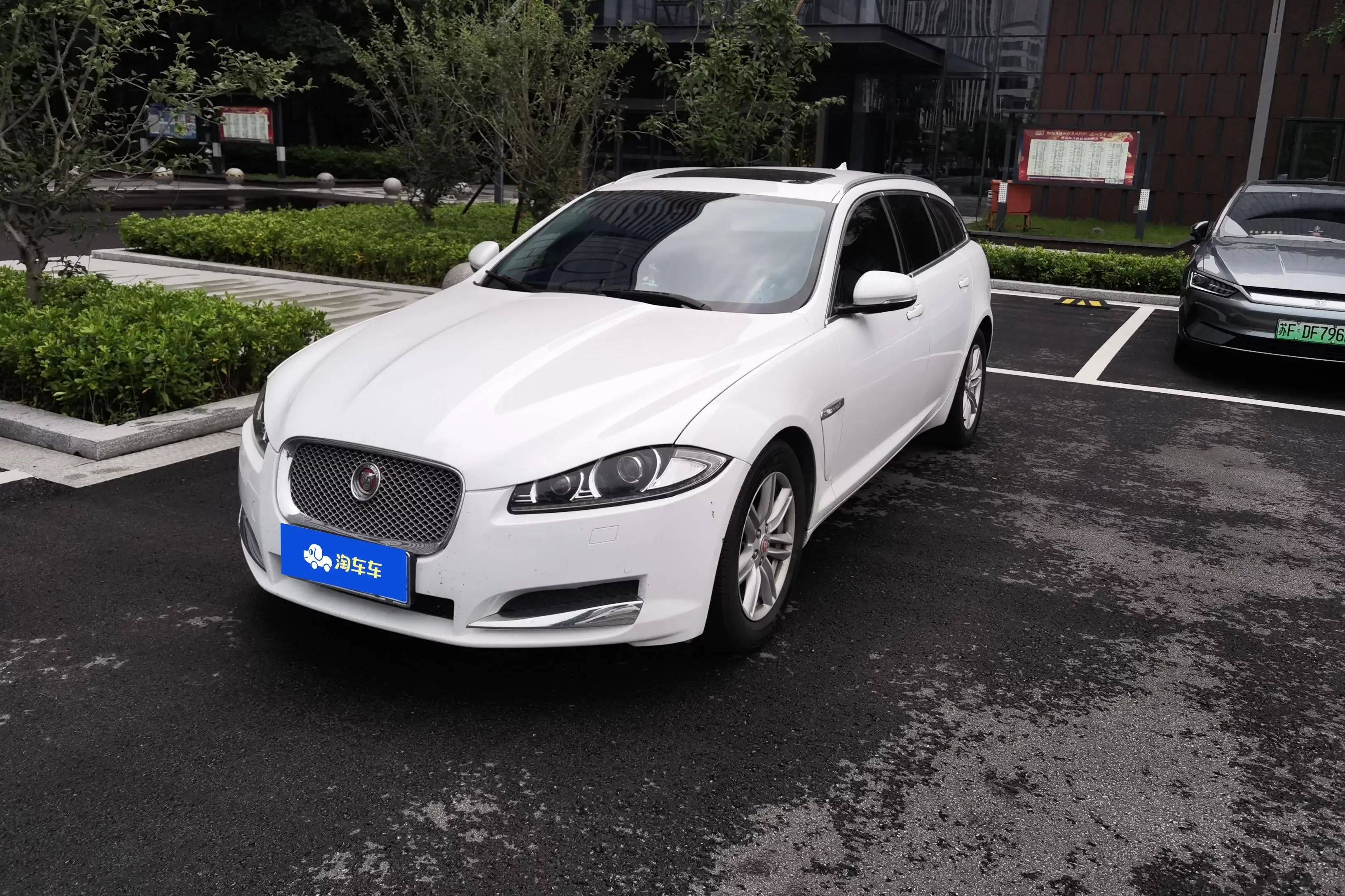 Jaguar XF  из Китая