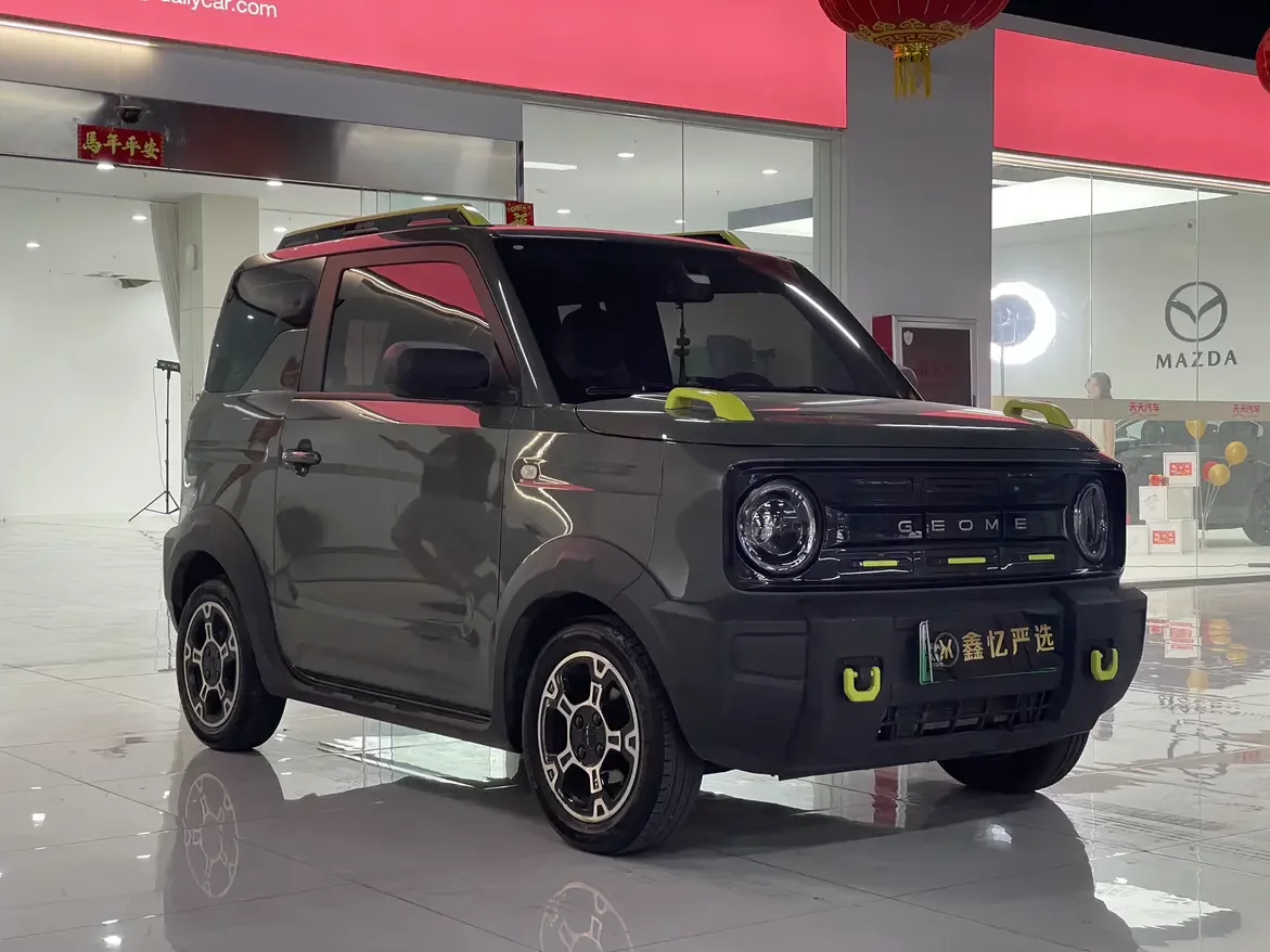 Geely panda