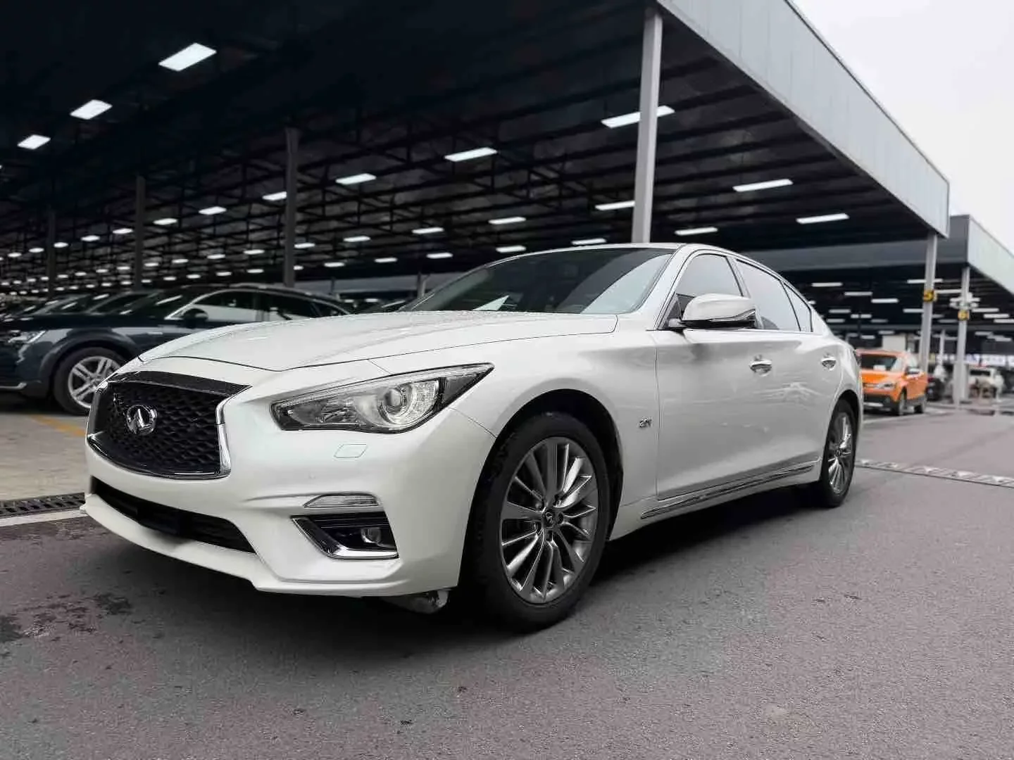Infiniti Q50L