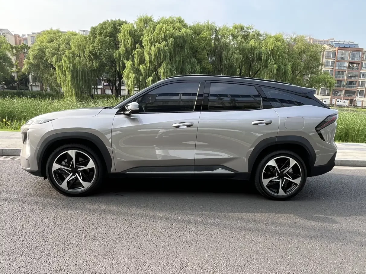 Geely Galaxy L7