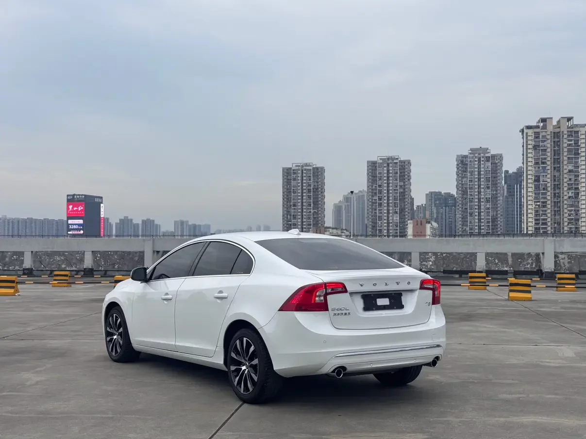 Volvo S60