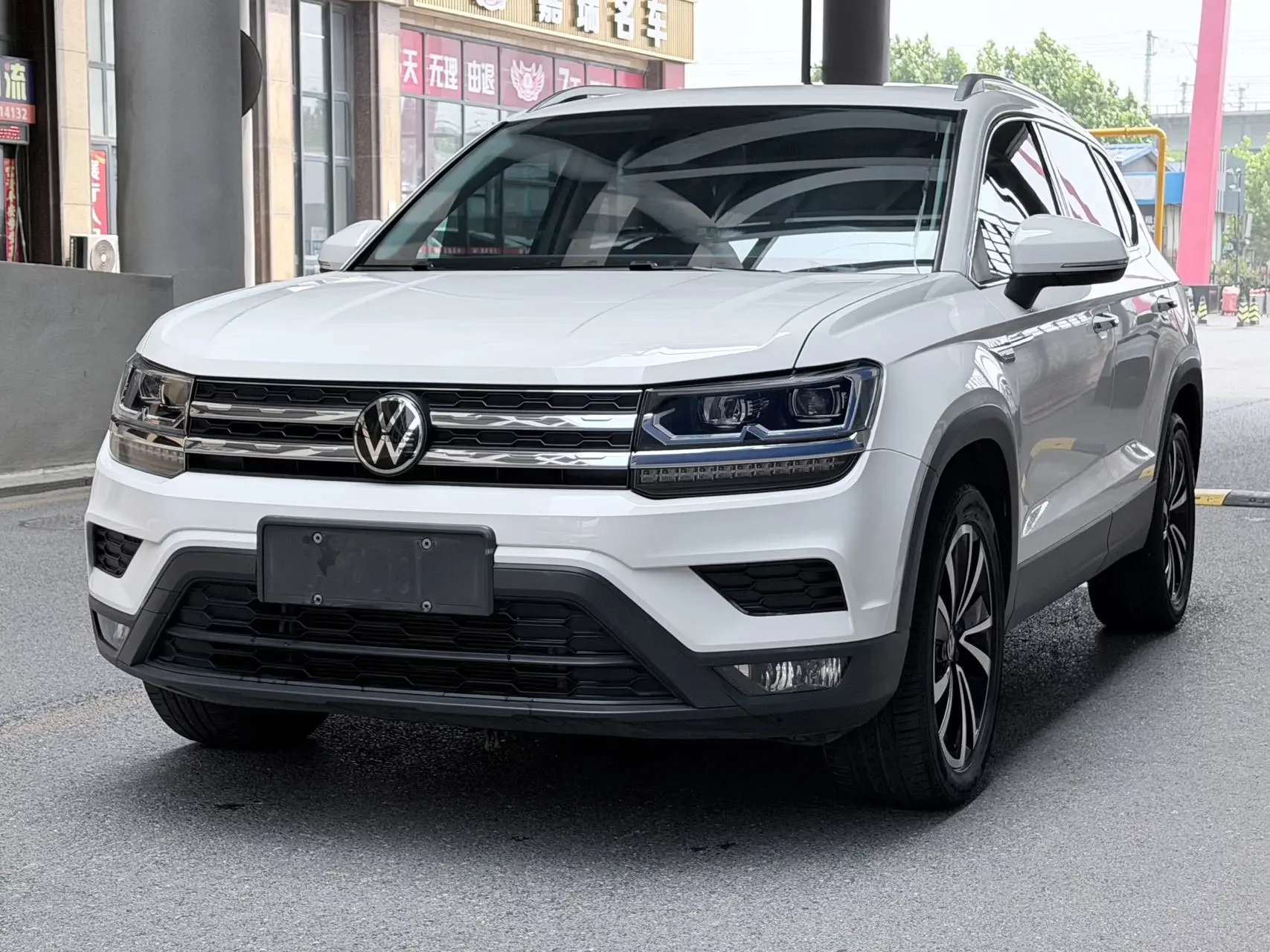 Volkswagen Tharu