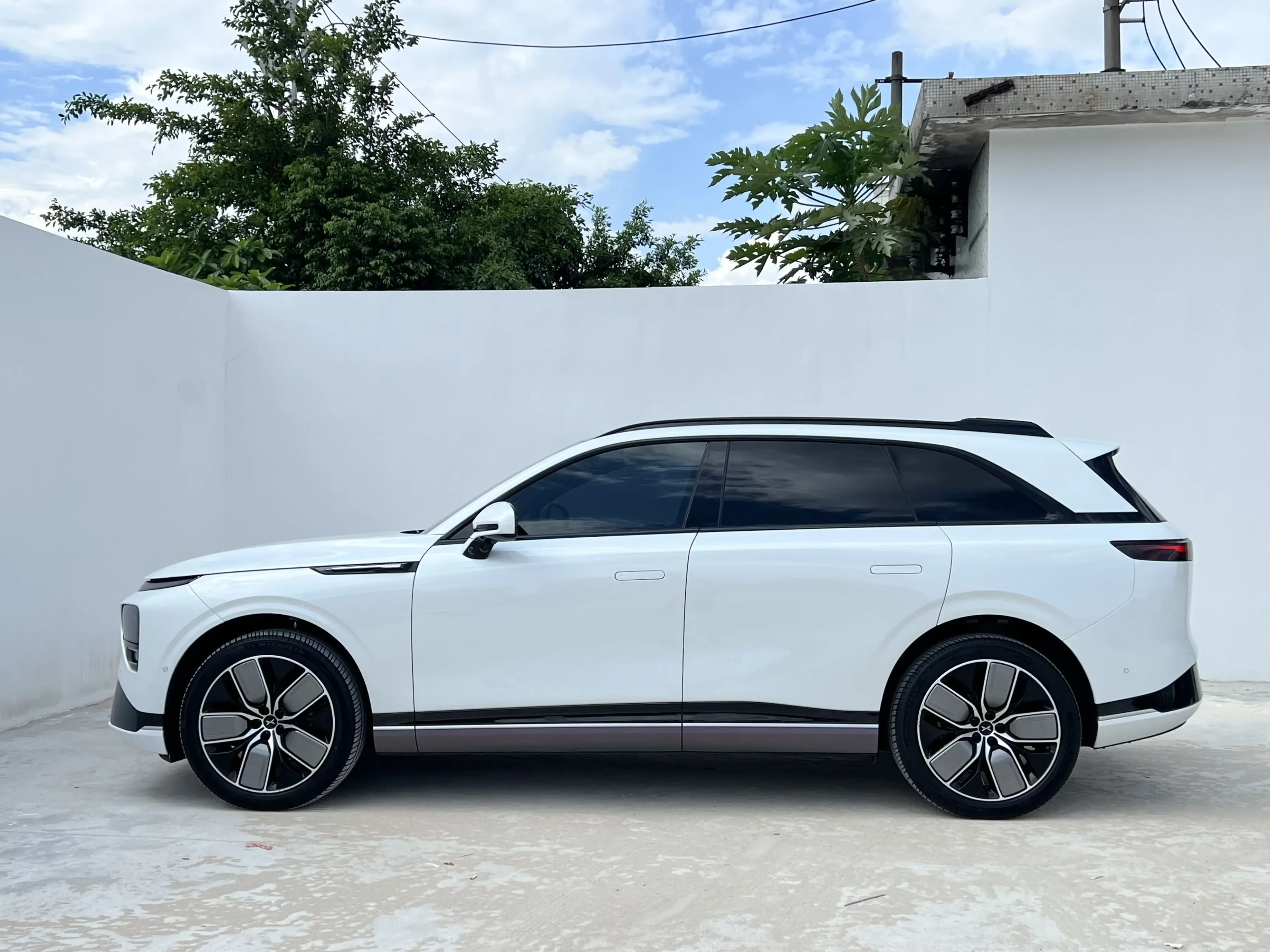 Xpeng G9