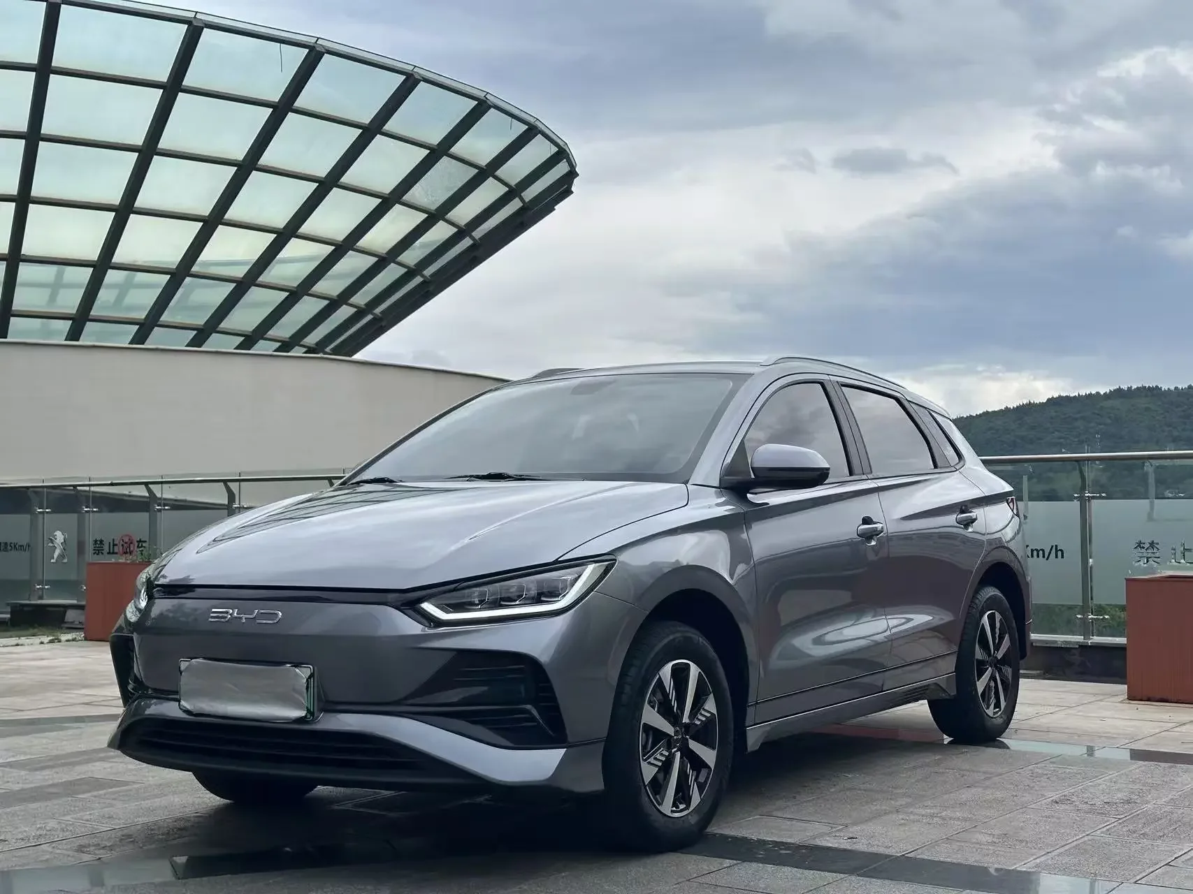 BYD e2