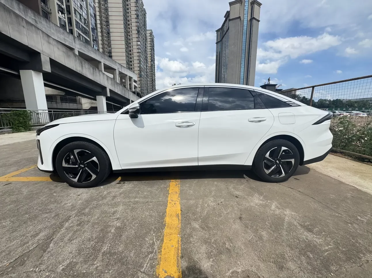 Geely Galaxy L6