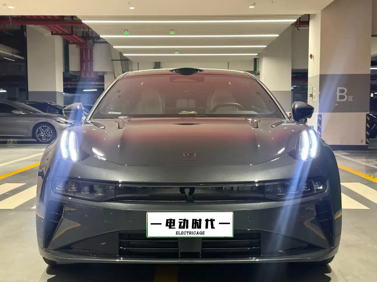 ZEEKR 001