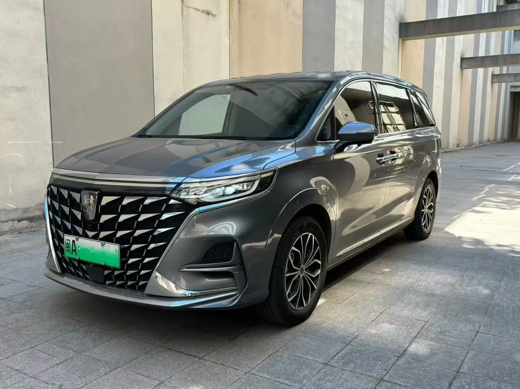 Roewe iMAX8 EV