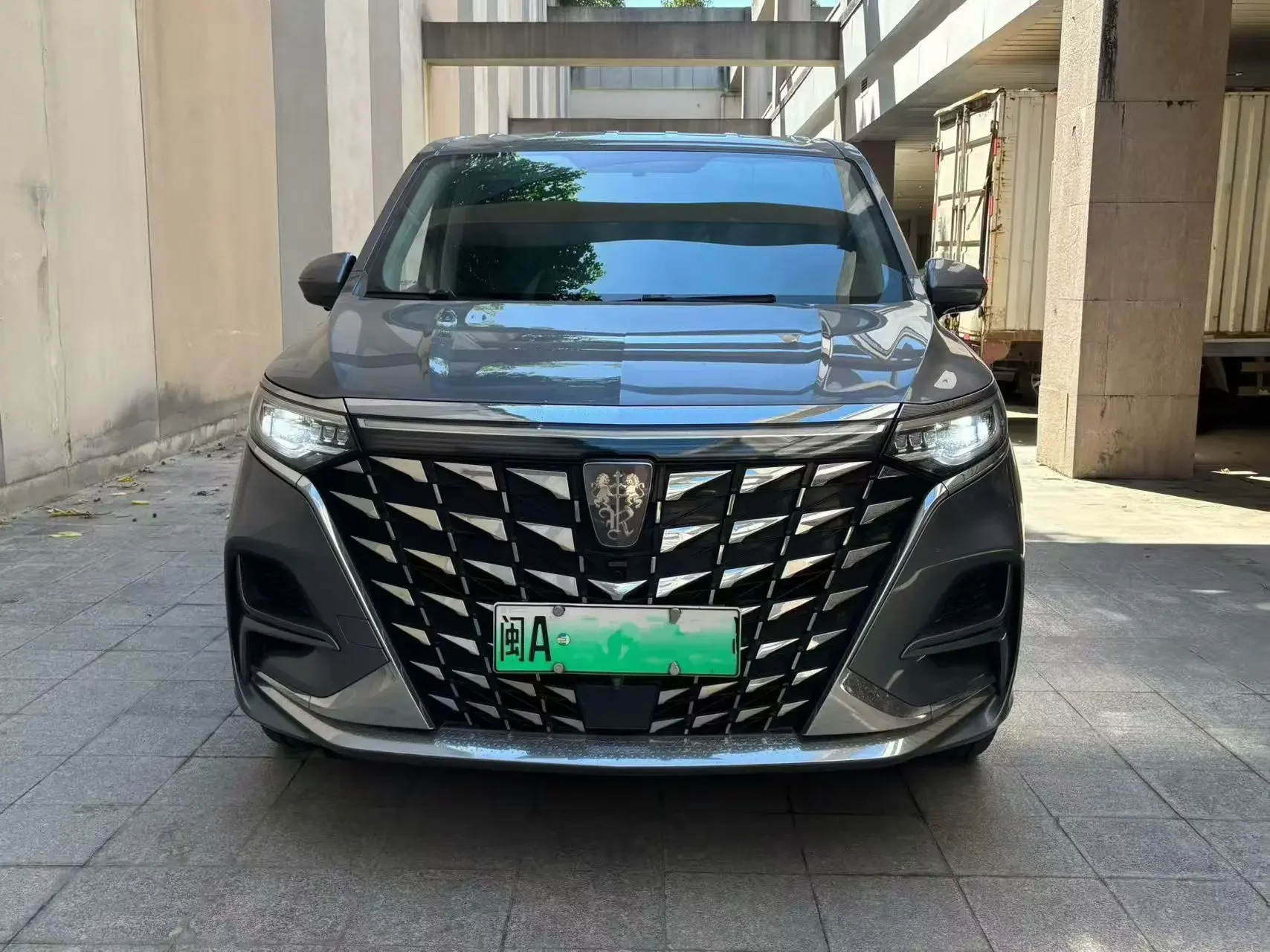 Roewe iMAX8 EV