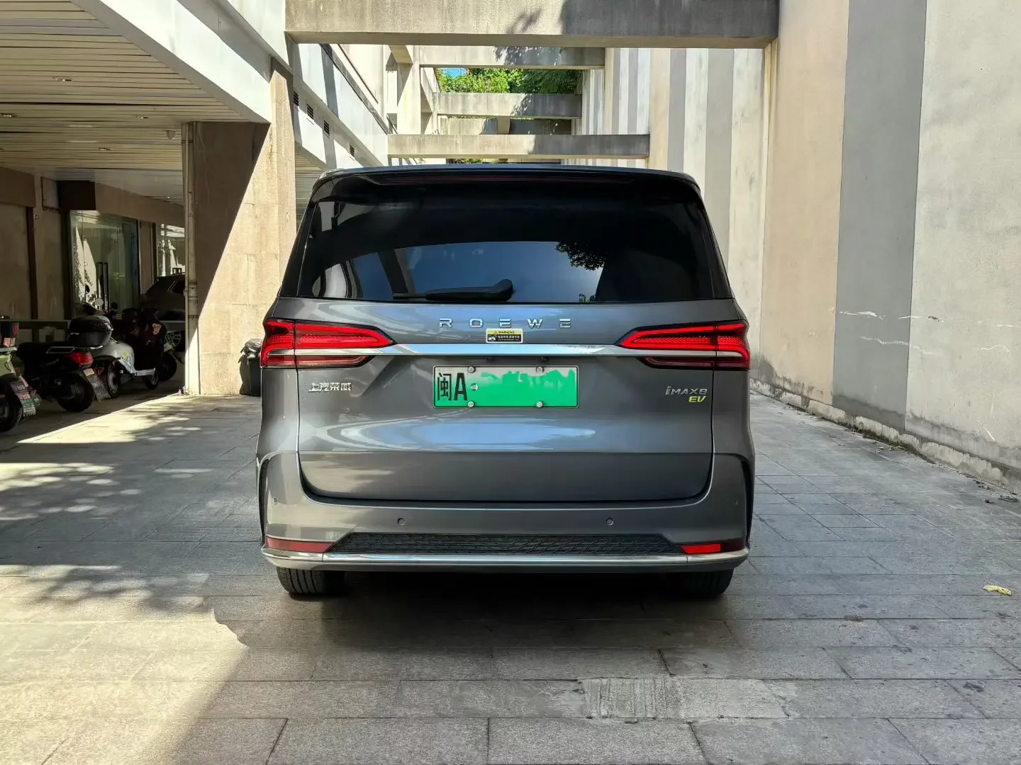 Roewe iMAX8 EV