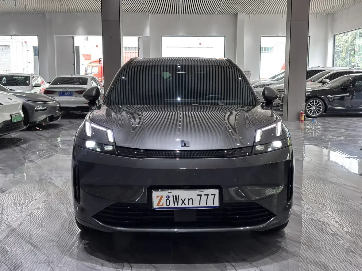 Lynk & Co 08 EM-P