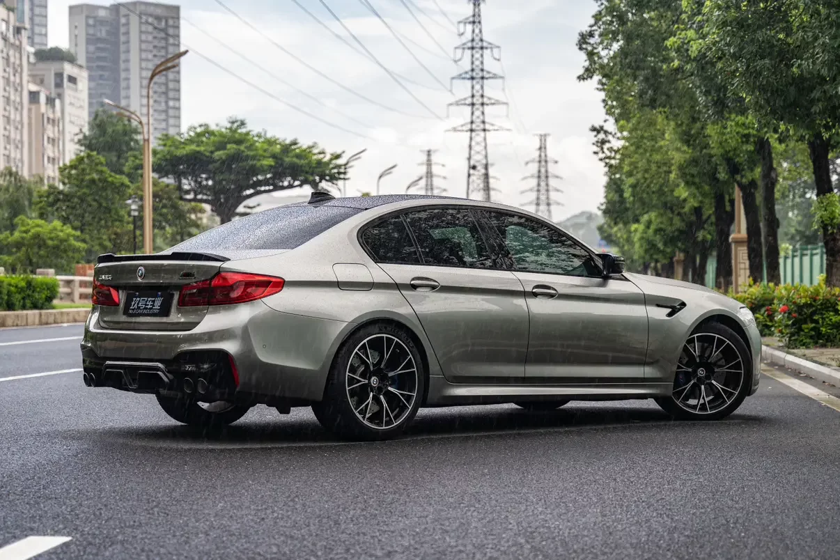 BMW M5
