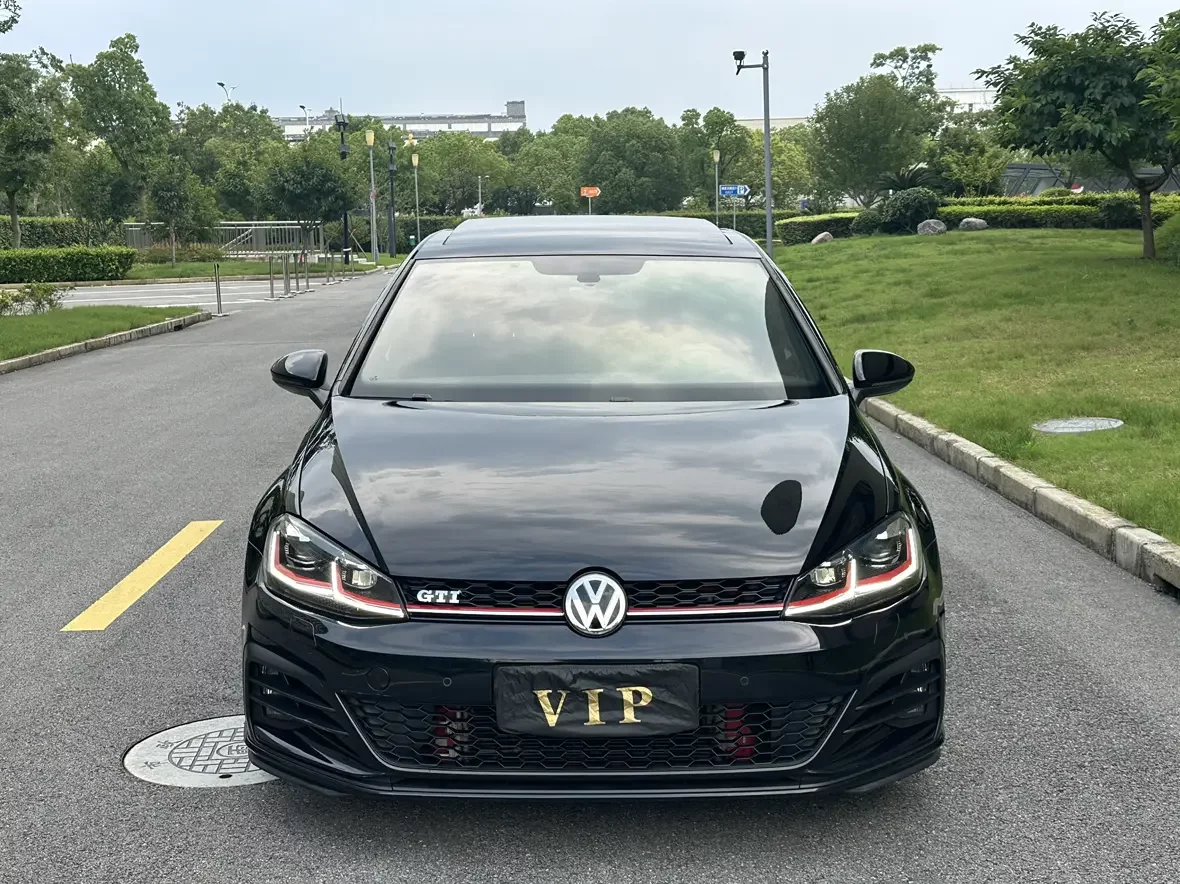 Volkswagen Golf GTI